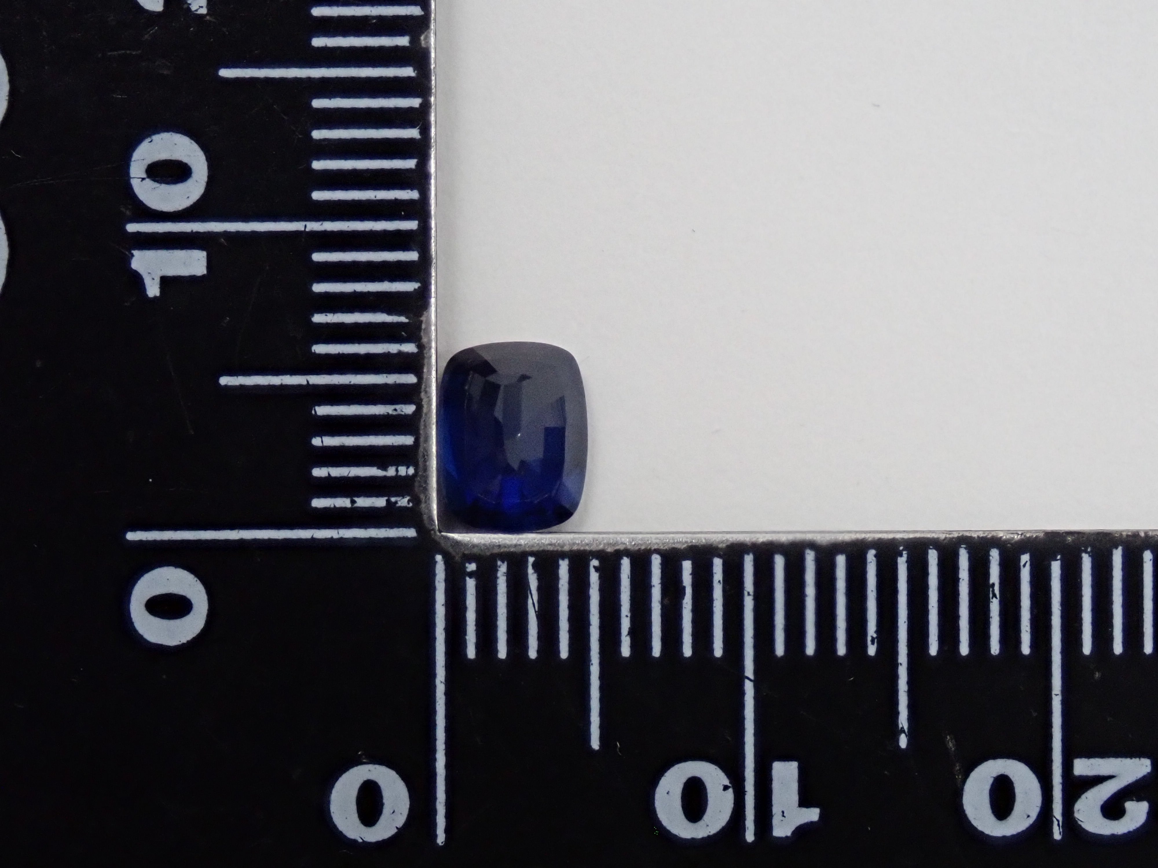 【12563980掲載】マダガスカル産非加熱ロイヤルブルーサファイア 1.030ctルース