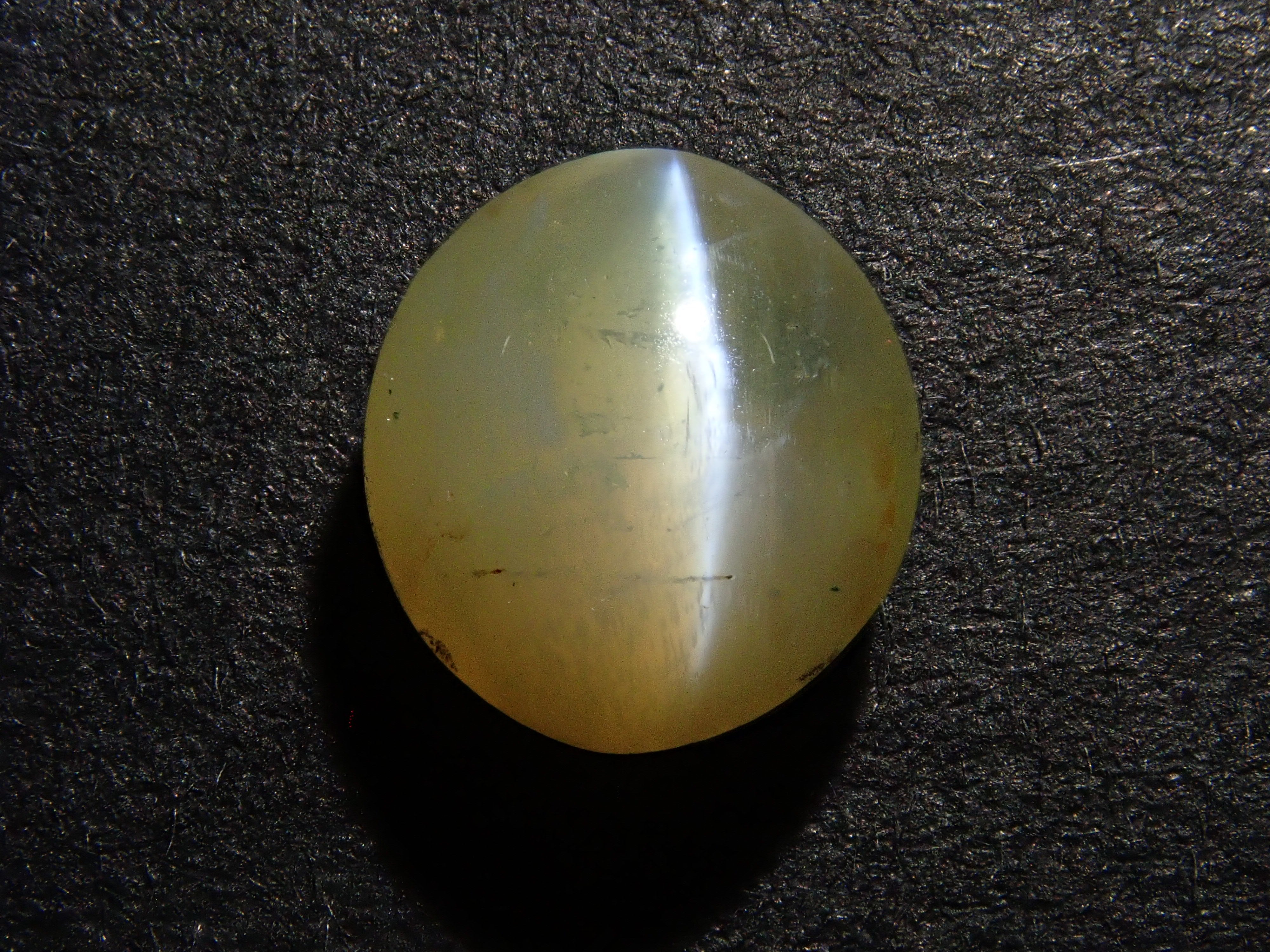 スリランカ産クリソベリルキャッツアイ 1.340ctルース