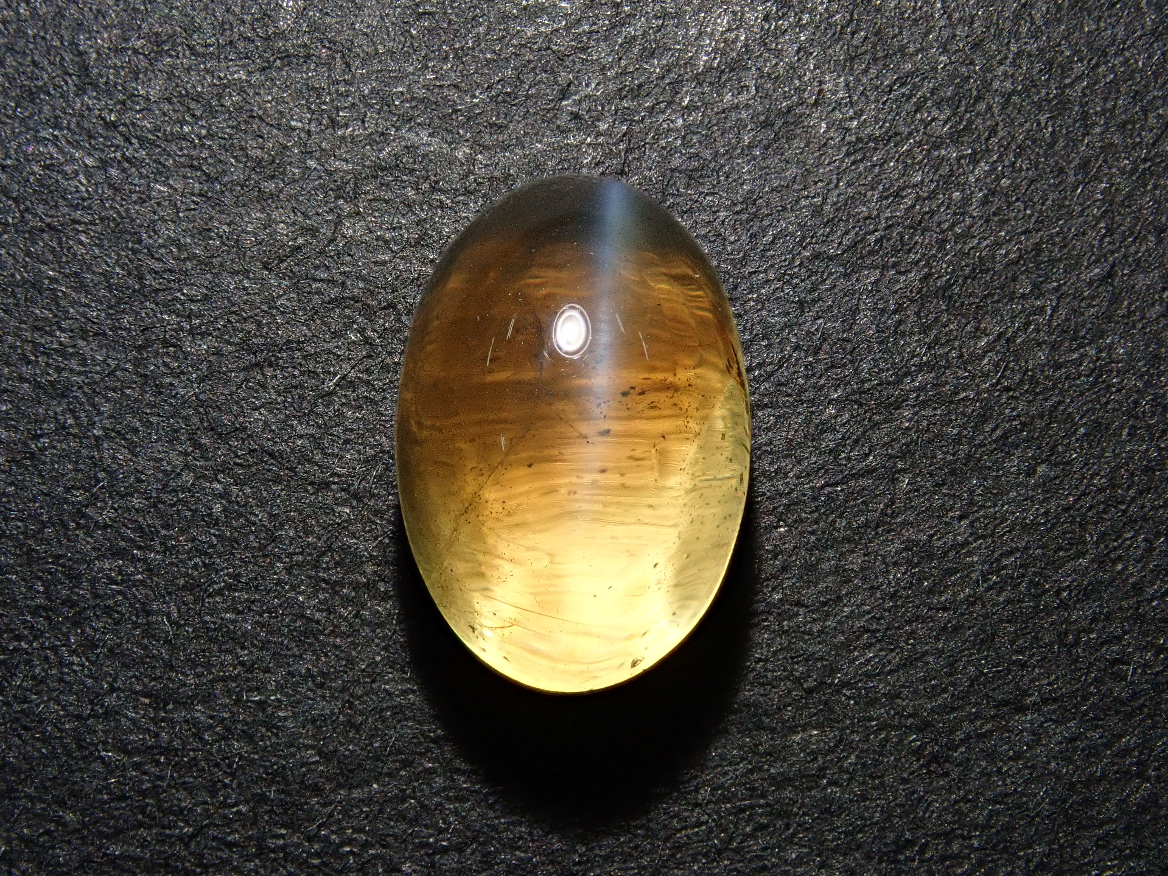 クリソベリルキャッツアイ 2.553ctルース(バイカラー)