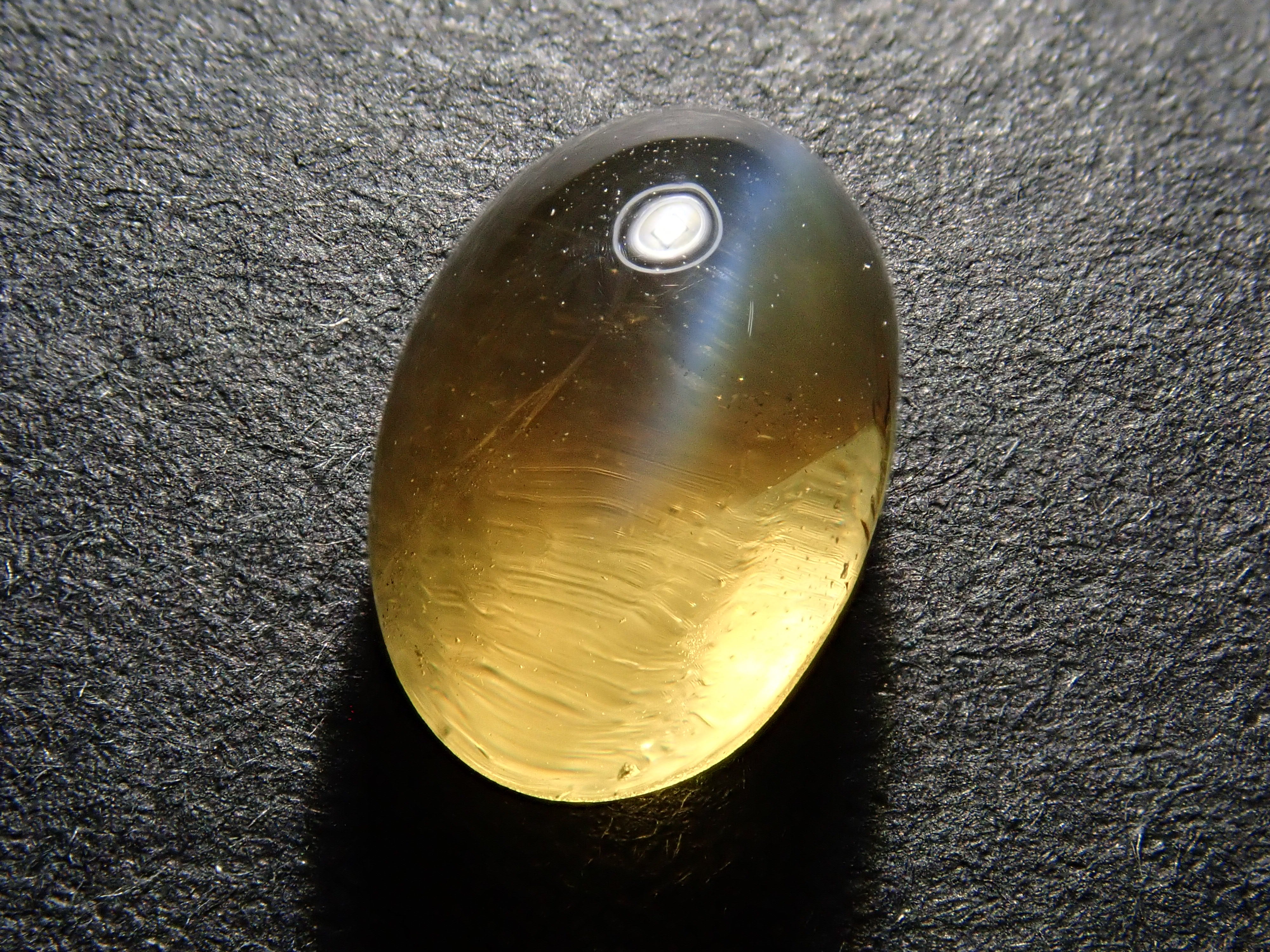 クリソベリルキャッツアイ 2.553ctルース(バイカラー)