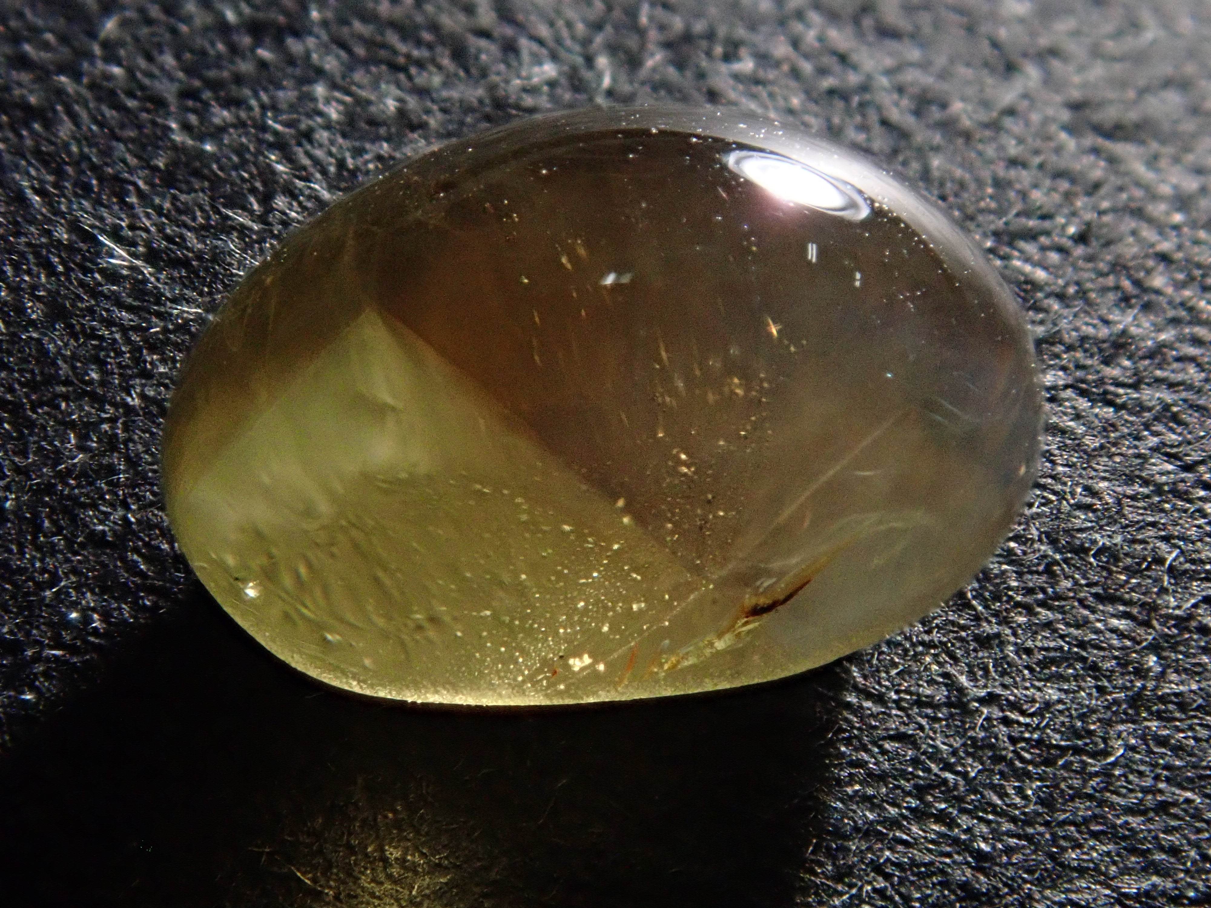 クリソベリルキャッツアイ 2.553ctルース(バイカラー)