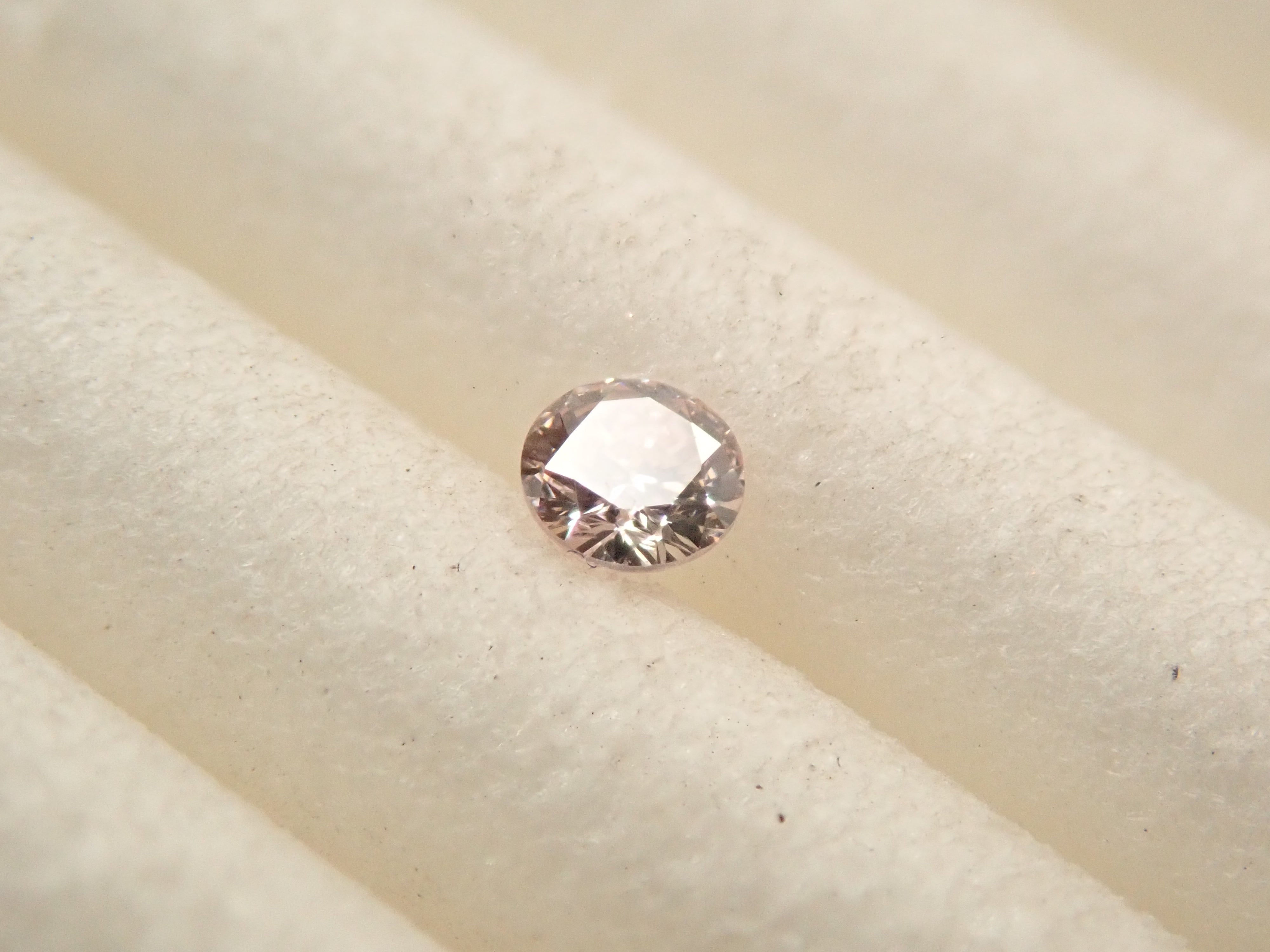ピンクダイヤモンド 0.039ctルース(LIGHT PINK, VS2)