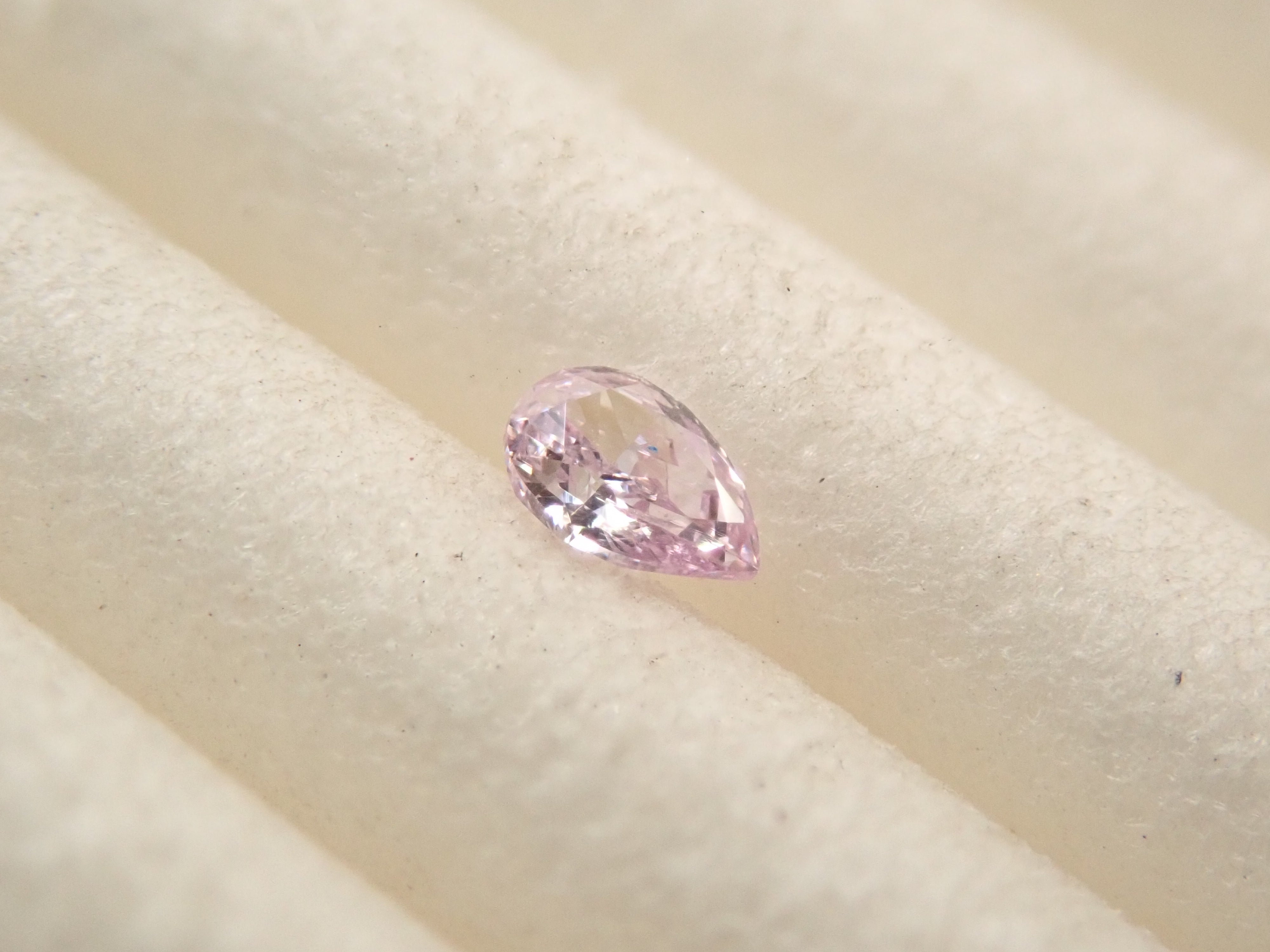 パープルダイヤモンド 0.041ctルース(FANCY PINK PURPLE, SI2)