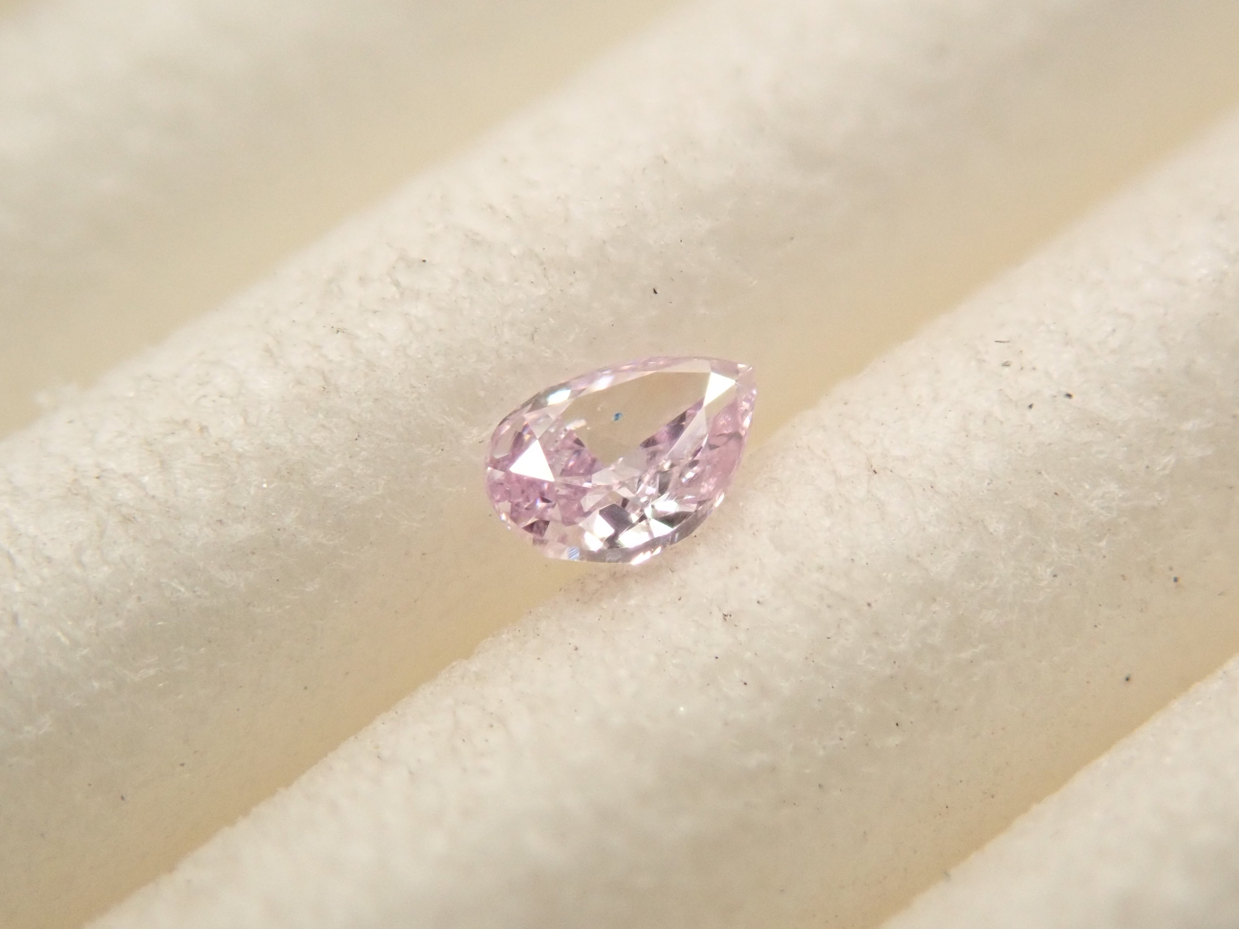 パープルダイヤモンド 0.041ctルース(FANCY PINK PURPLE, SI2)