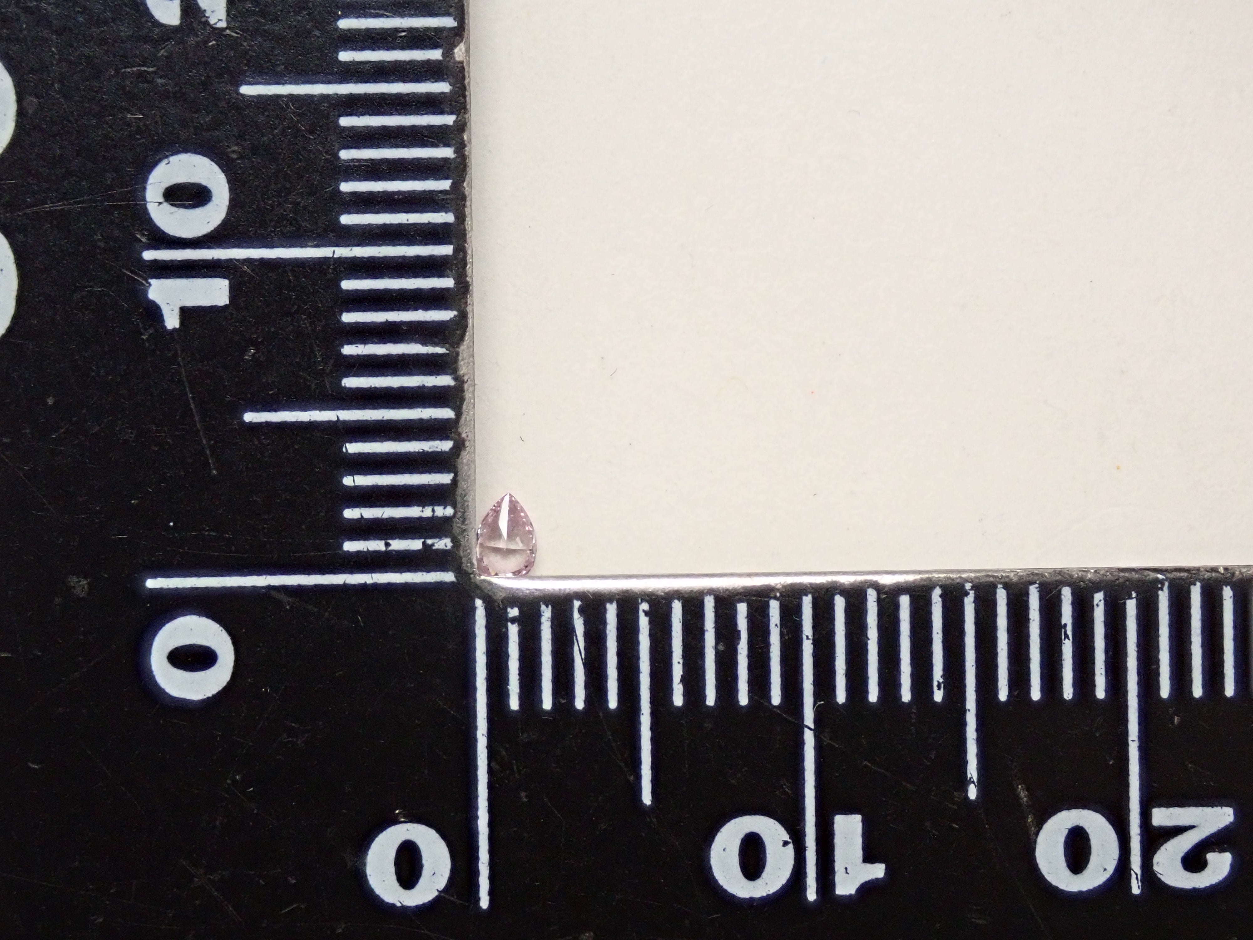 パープルダイヤモンド 0.041ctルース(FANCY PINK PURPLE, SI2)