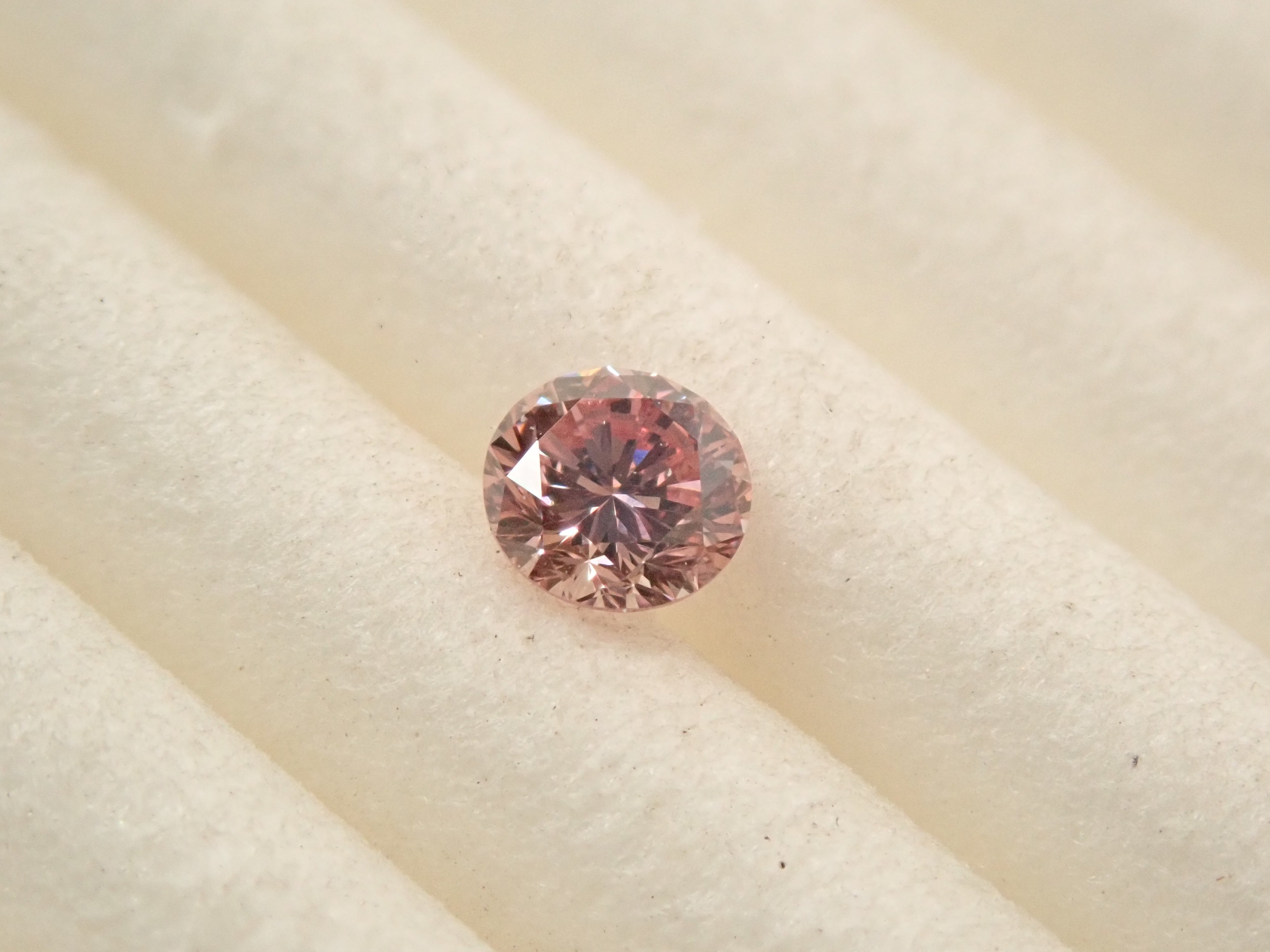 ピンクダイヤモンド 3.0mm/0.110ctルース(FANCY INTENSE PINK, SI2)