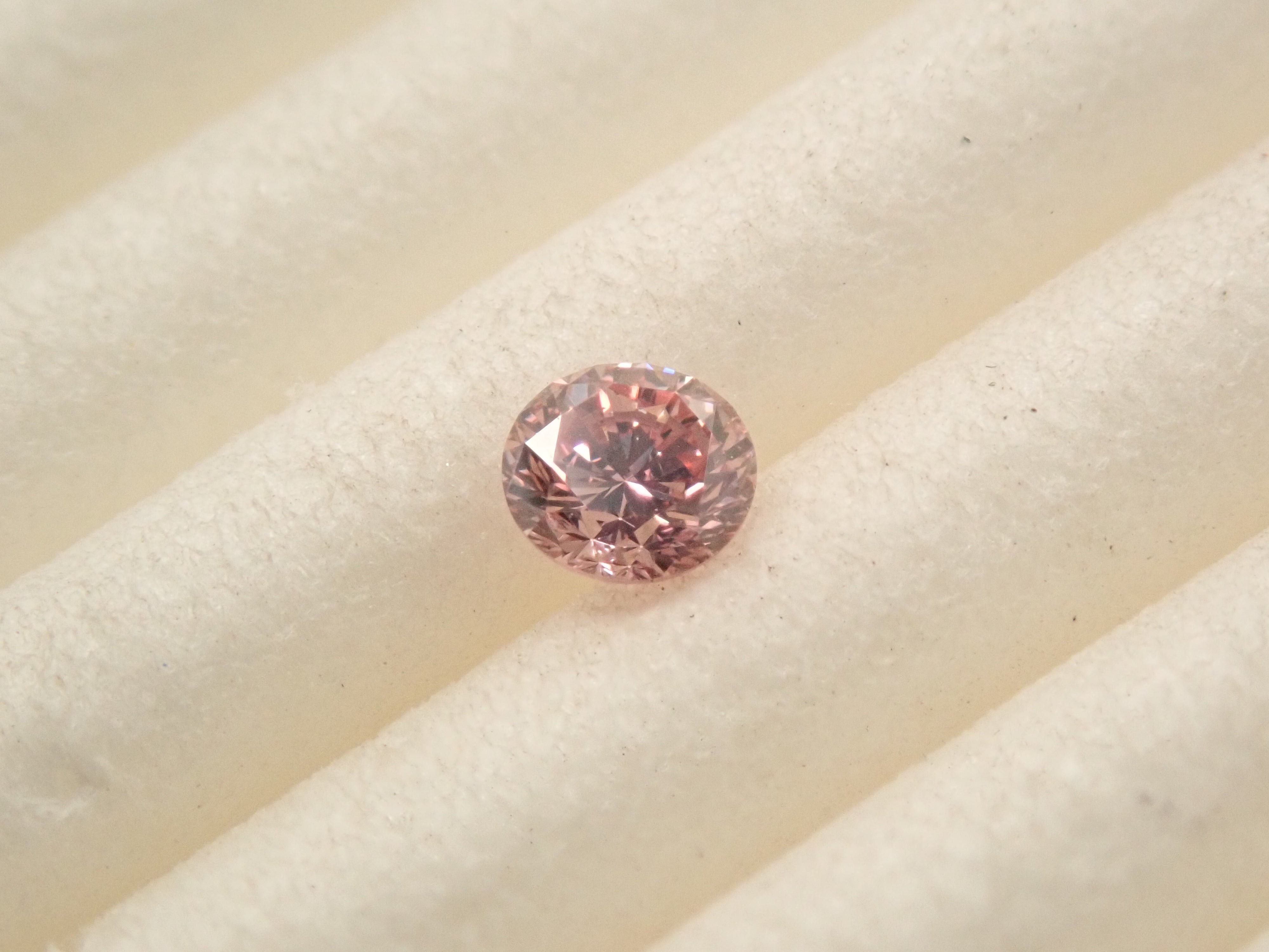 ピンクダイヤモンド 3.0mm/0.110ctルース(FANCY INTENSE PINK, SI2)