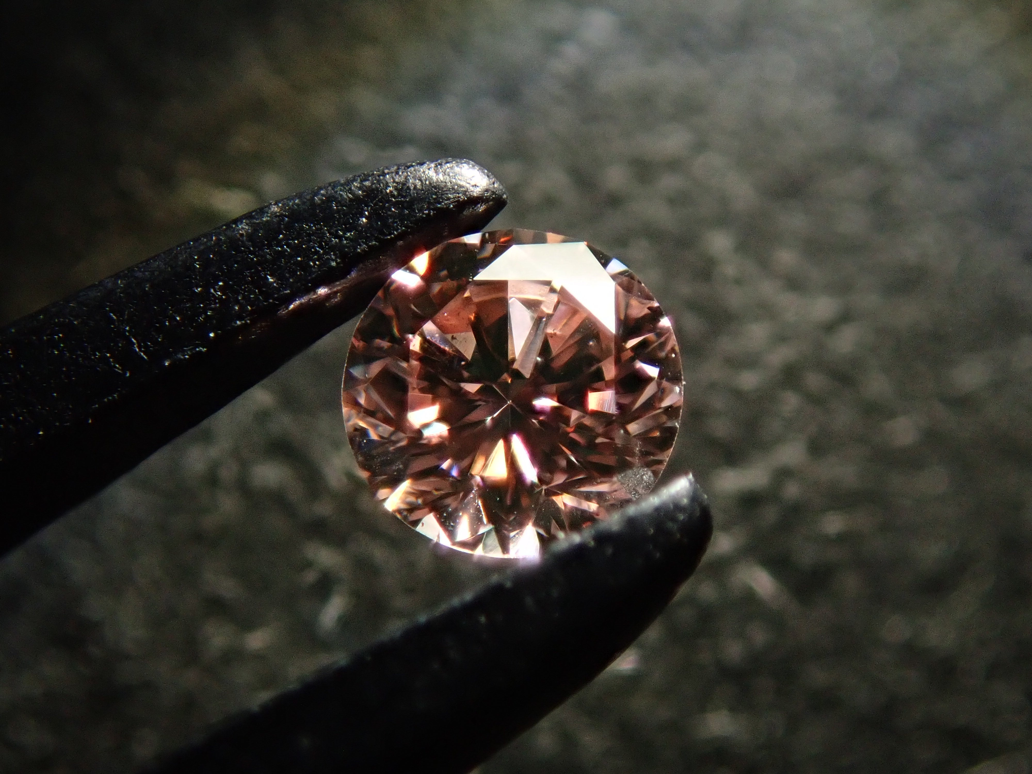 ピンクダイヤモンド 3.0mm/0.110ctルース(FANCY INTENSE PINK, SI2)