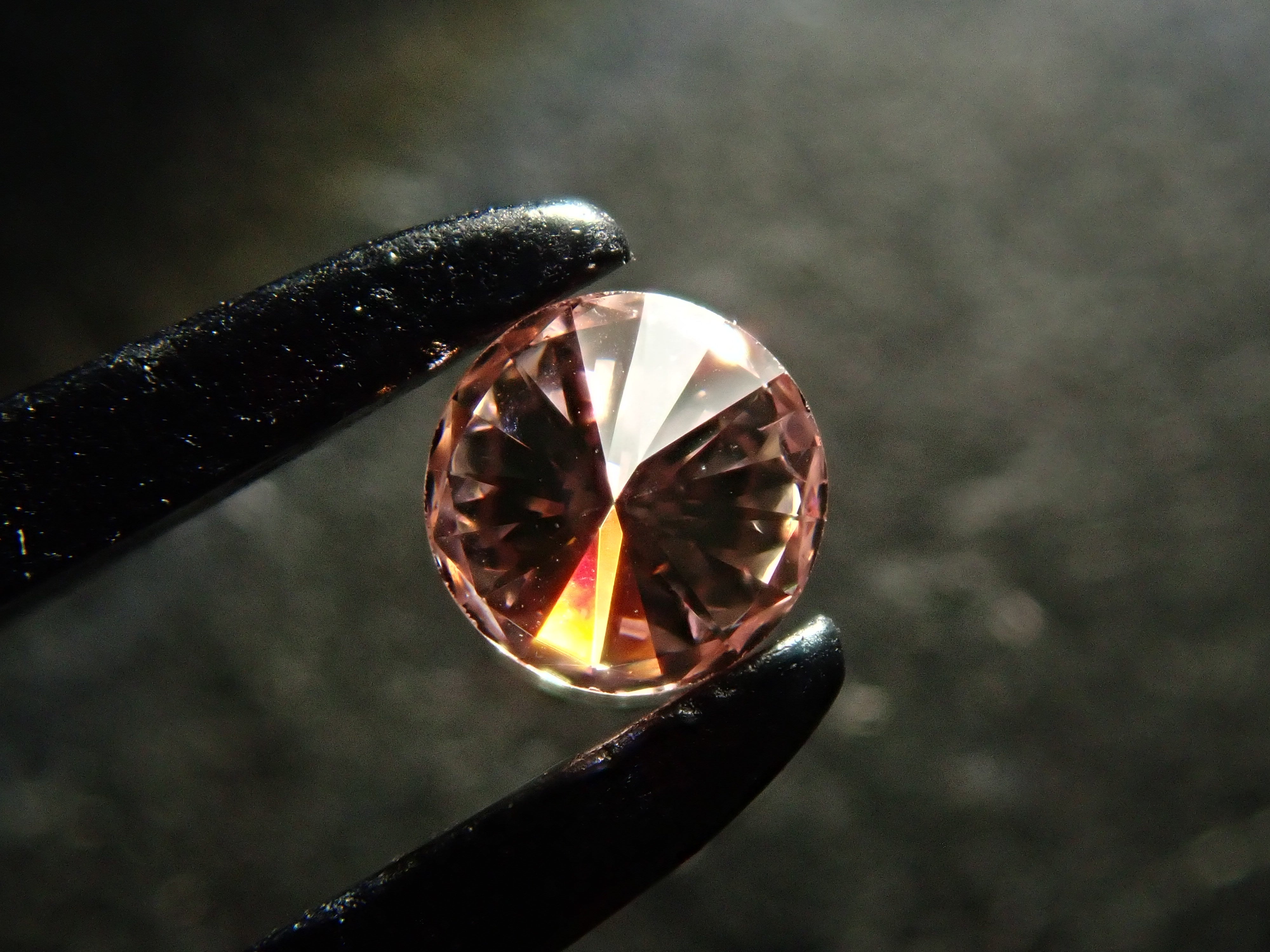ピンクダイヤモンド 3.0mm/0.110ctルース(FANCY INTENSE PINK, SI2)