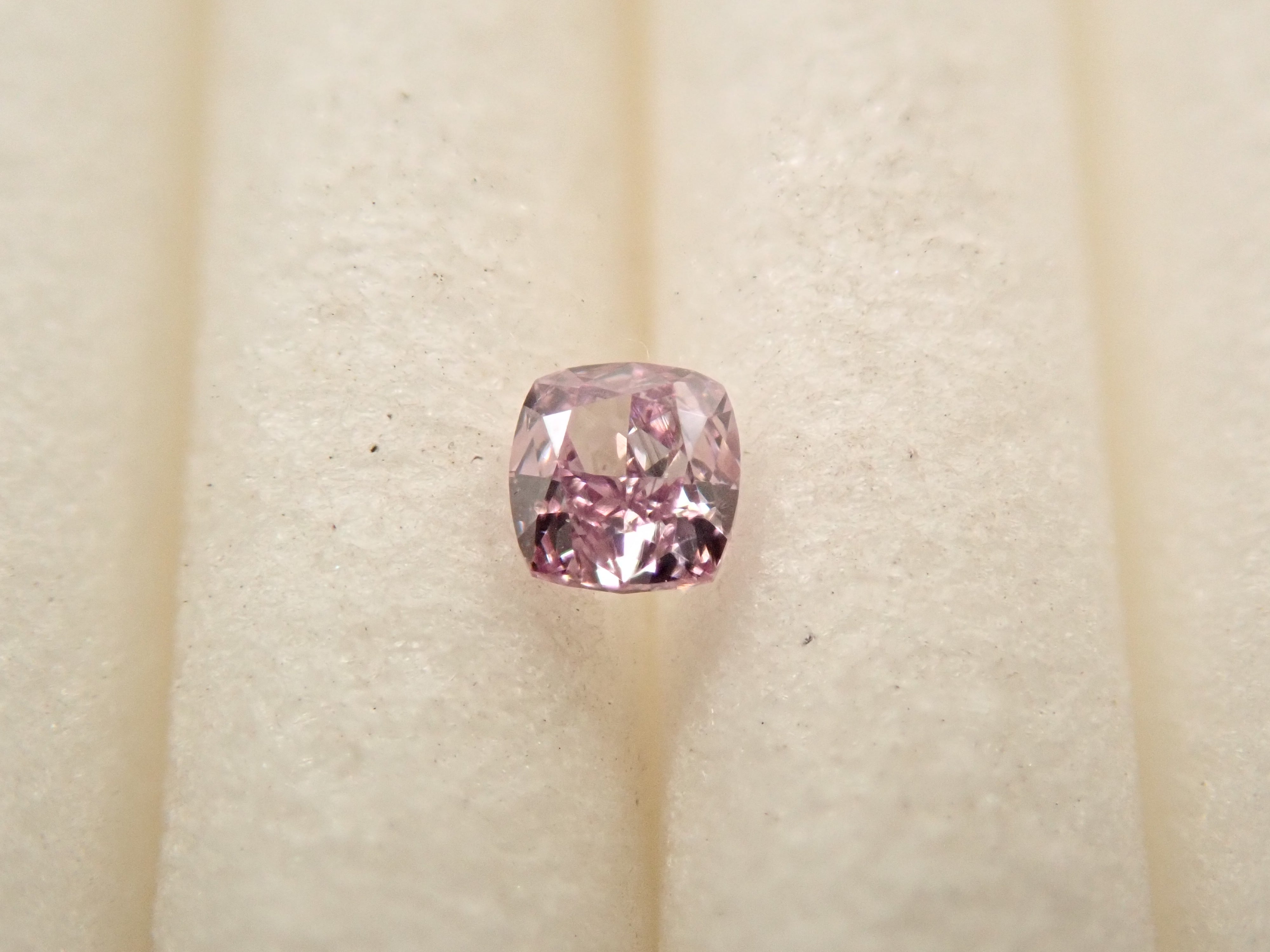 ピンクダイヤモンド 0.049ctルース(FANCY INTENSE PURPLE PINK, VS2)