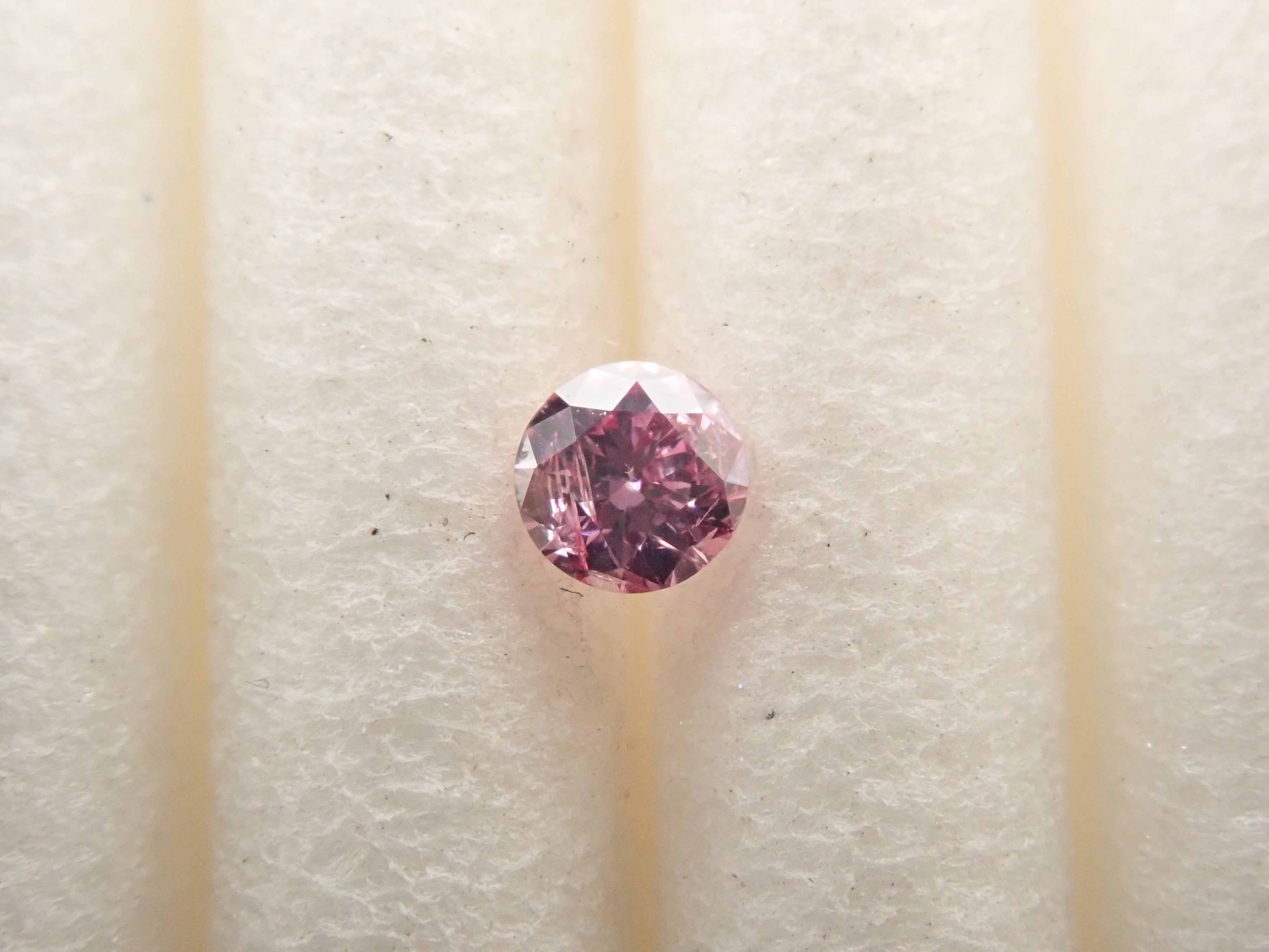 ピンクダイヤモンド 0.043ctルース(FANCY INTENSE PURPLISH PINK, I1)