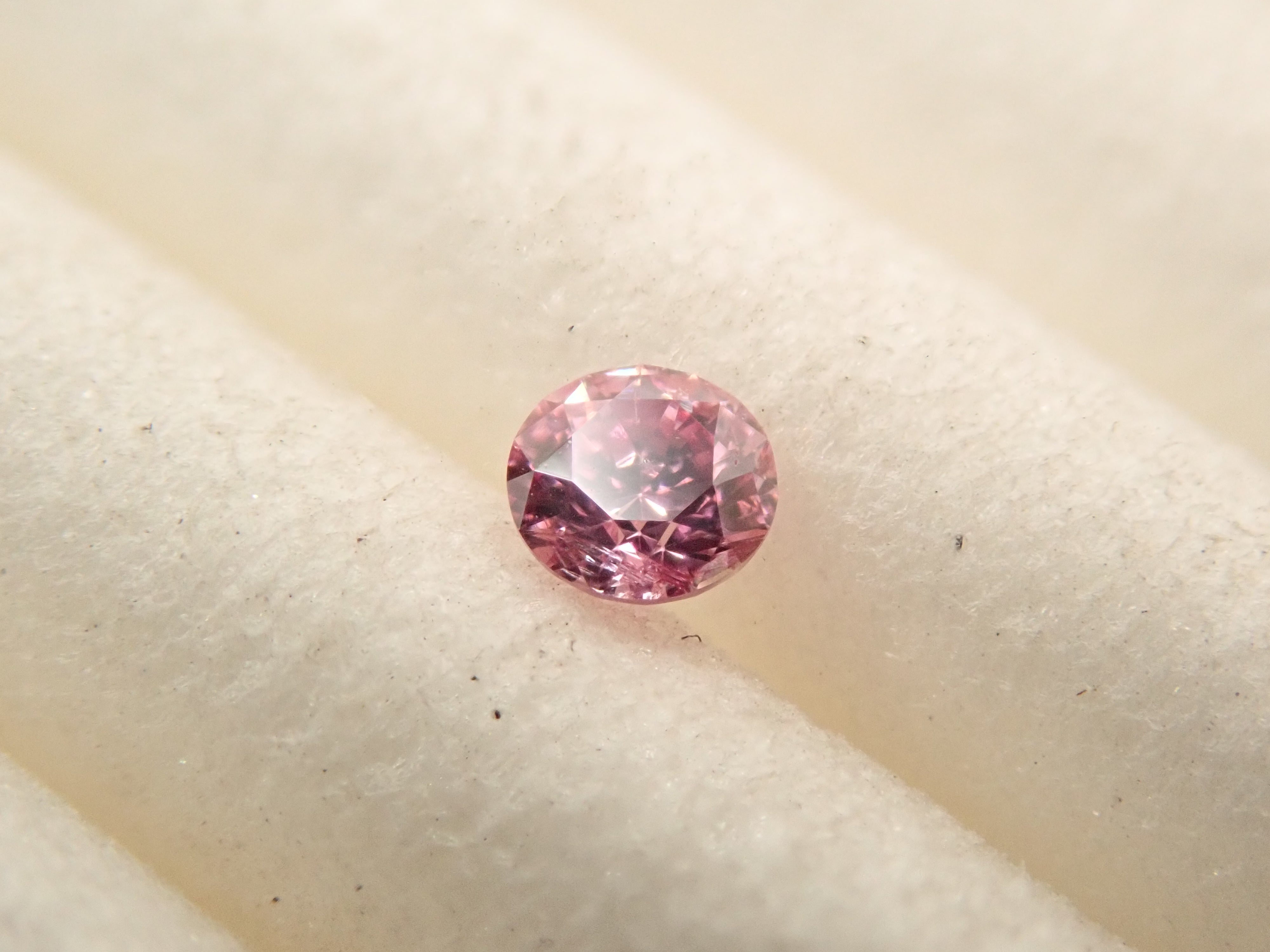 ピンクダイヤモンド 0.043ctルース(FANCY INTENSE PURPLISH PINK, I1)