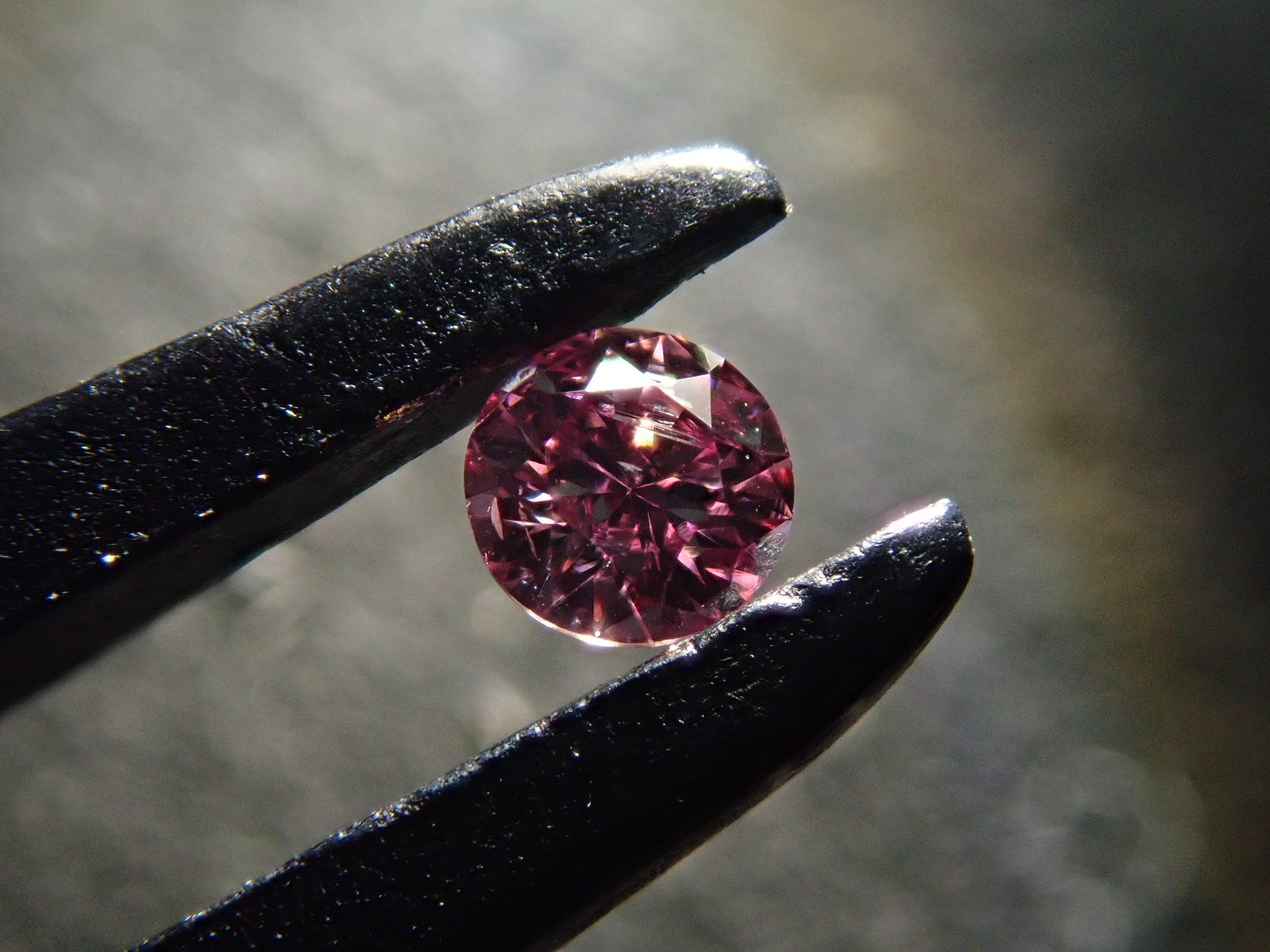 ピンクダイヤモンド 0.043ctルース(FANCY INTENSE PURPLISH PINK, I1)
