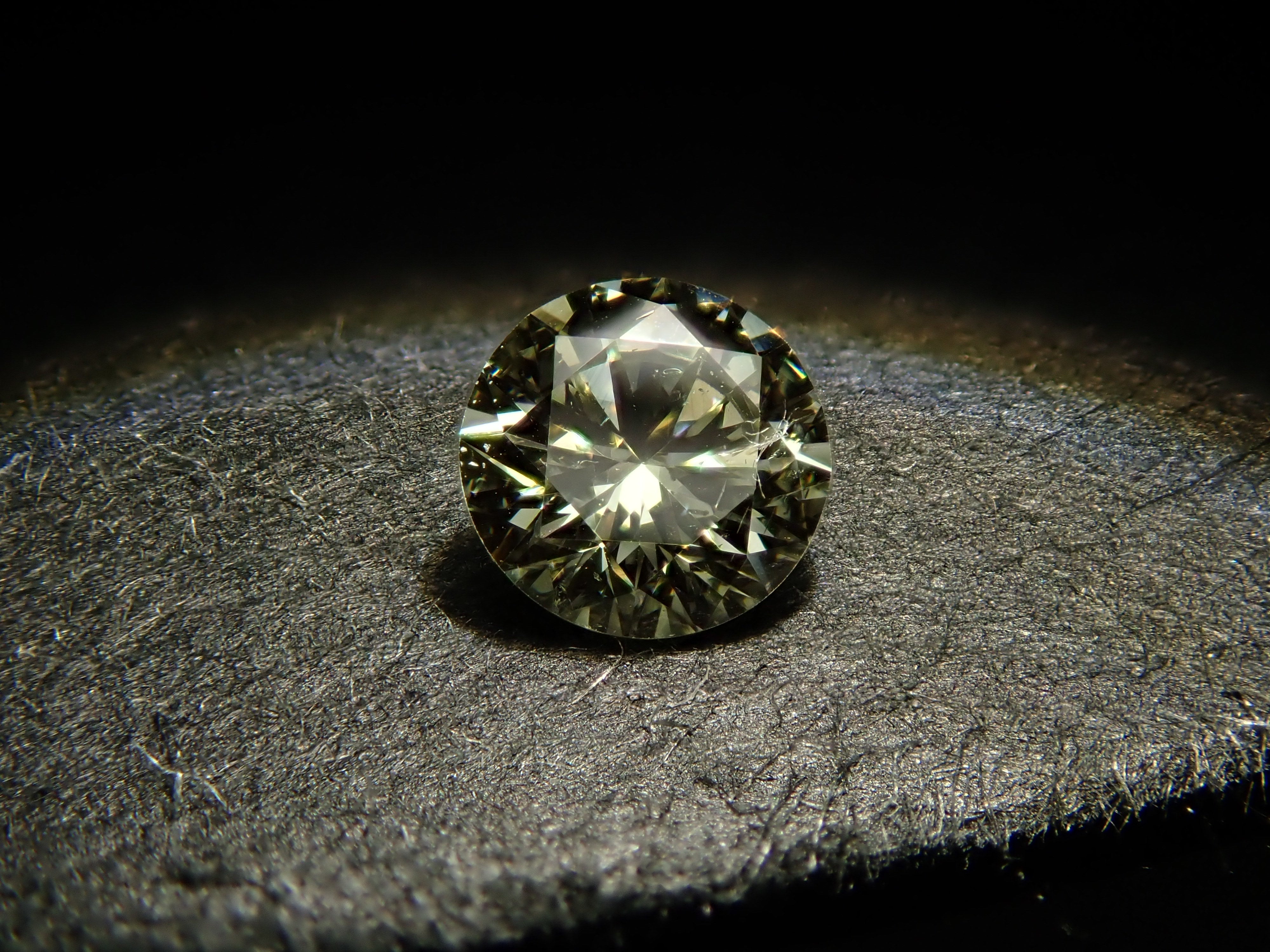 カメレオンダイヤモンド 0.126ctルース(FANCY LIGHT GRAY YELLOW GREEN, SI2)