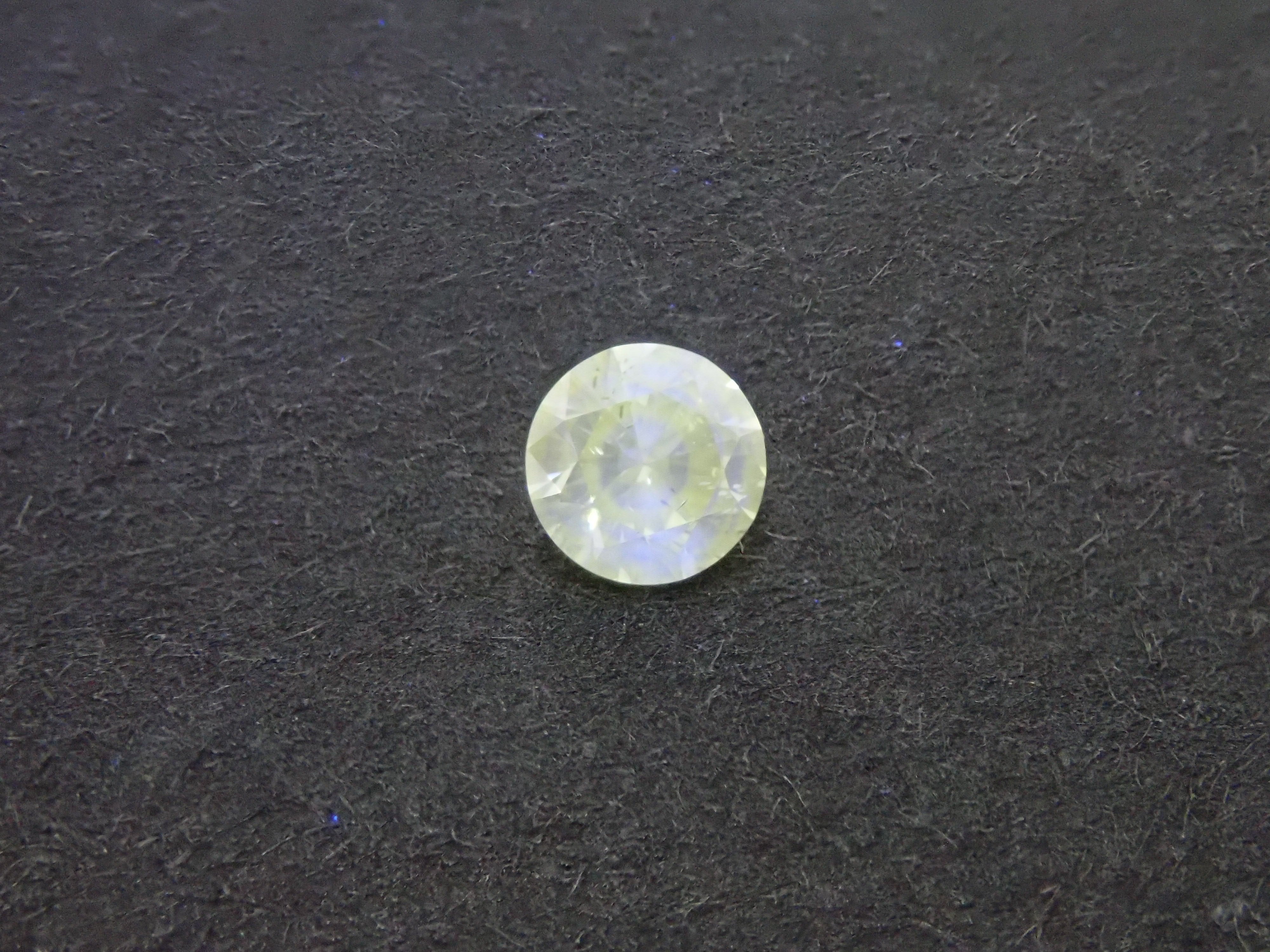 カメレオンダイヤモンド 0.126ctルース(FANCY LIGHT GRAY YELLOW GREEN, SI2)