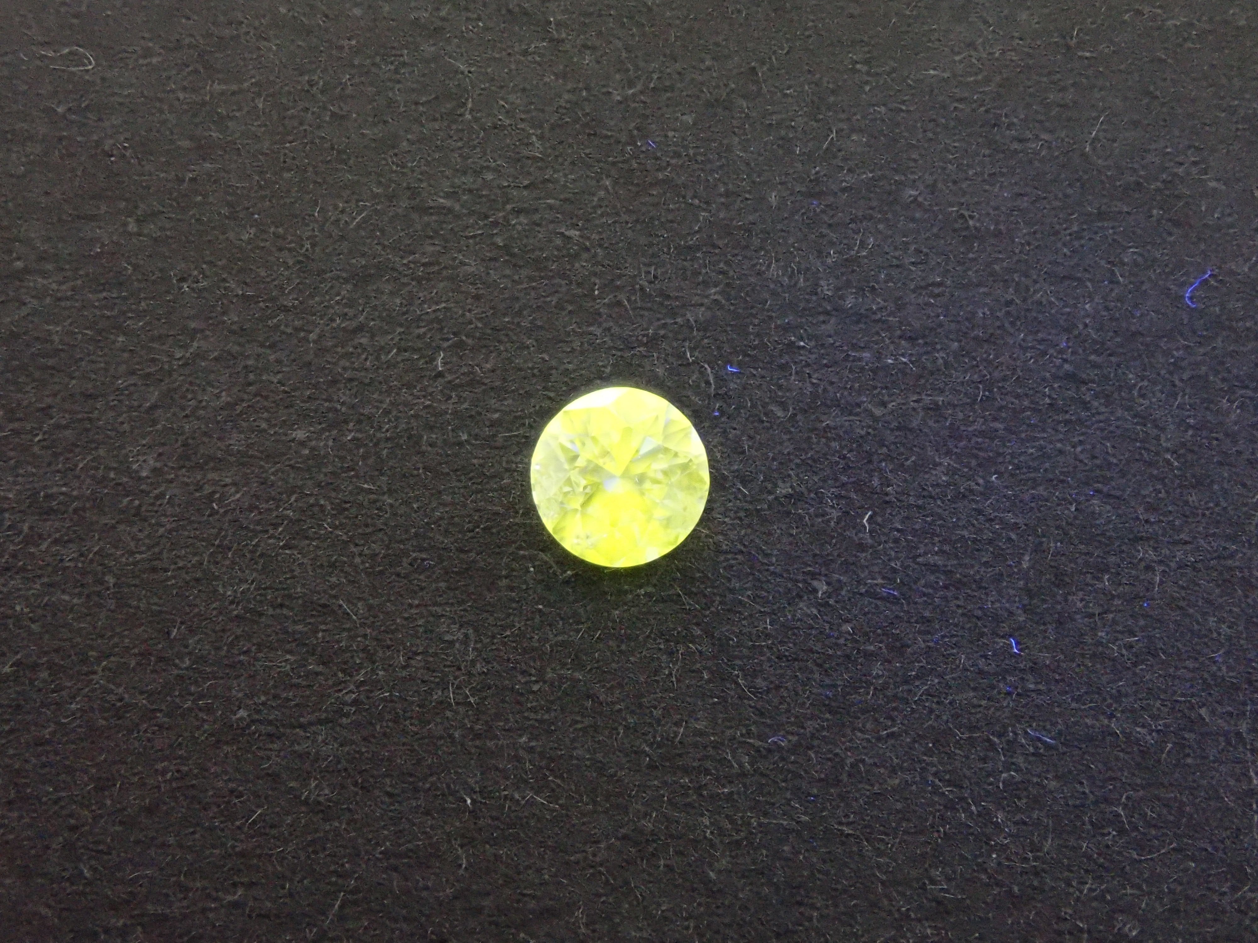 カメレオンダイヤモンド 0.202ctルース(FANCY LIGHT GRAYISH GREEN YELLOW, I1)