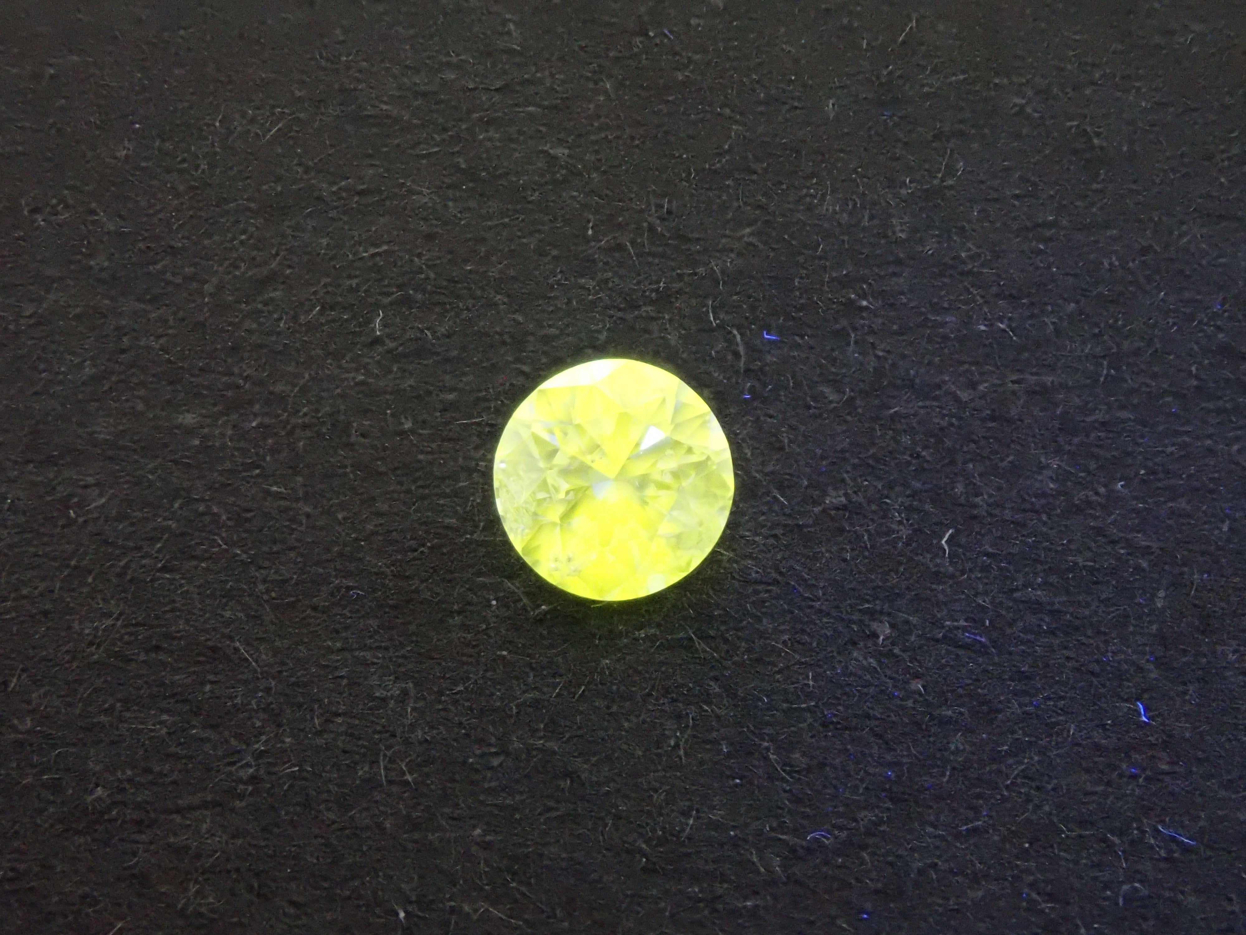 カメレオンダイヤモンド 0.202ctルース(FANCY LIGHT GRAYISH GREEN YELLOW, I1)