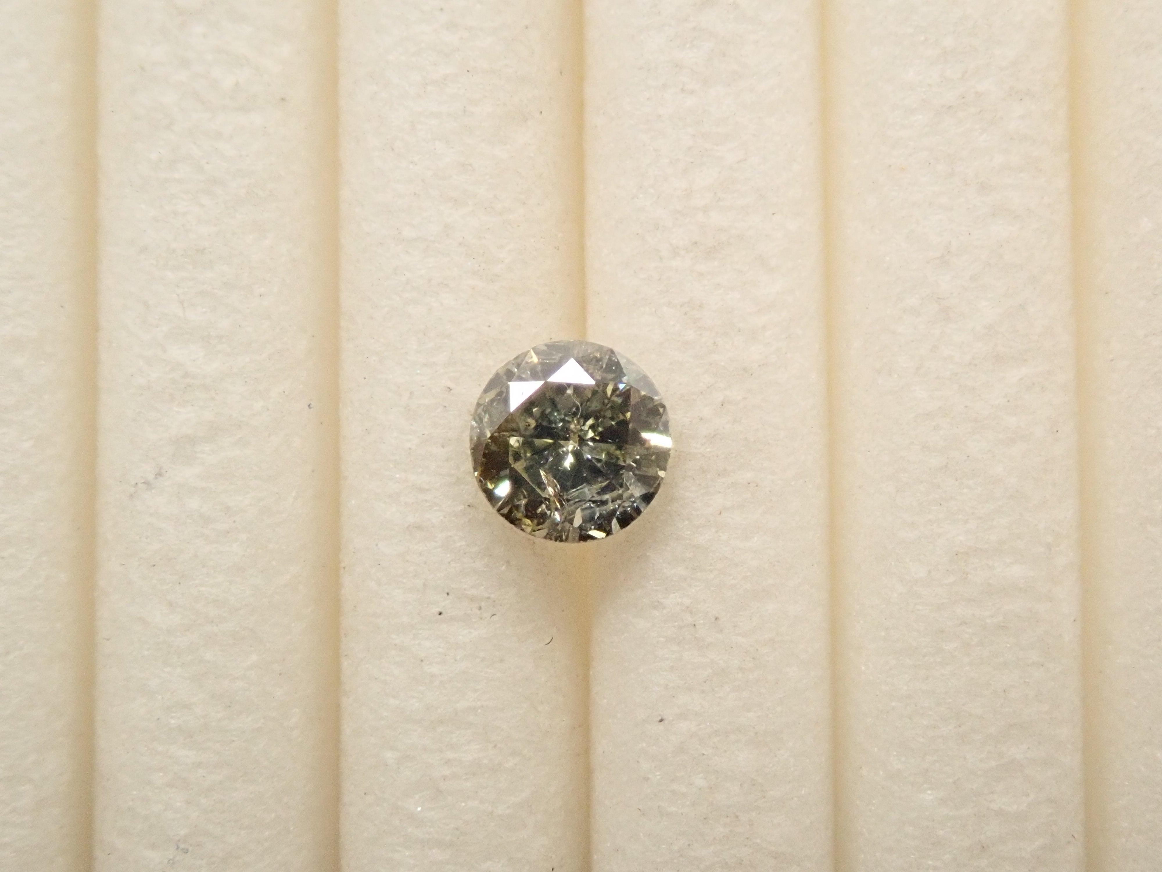 カメレオンダイヤモンド 0.143ctルース(FANCY LIGHT GRAY YELLOW GREEN, I1)
