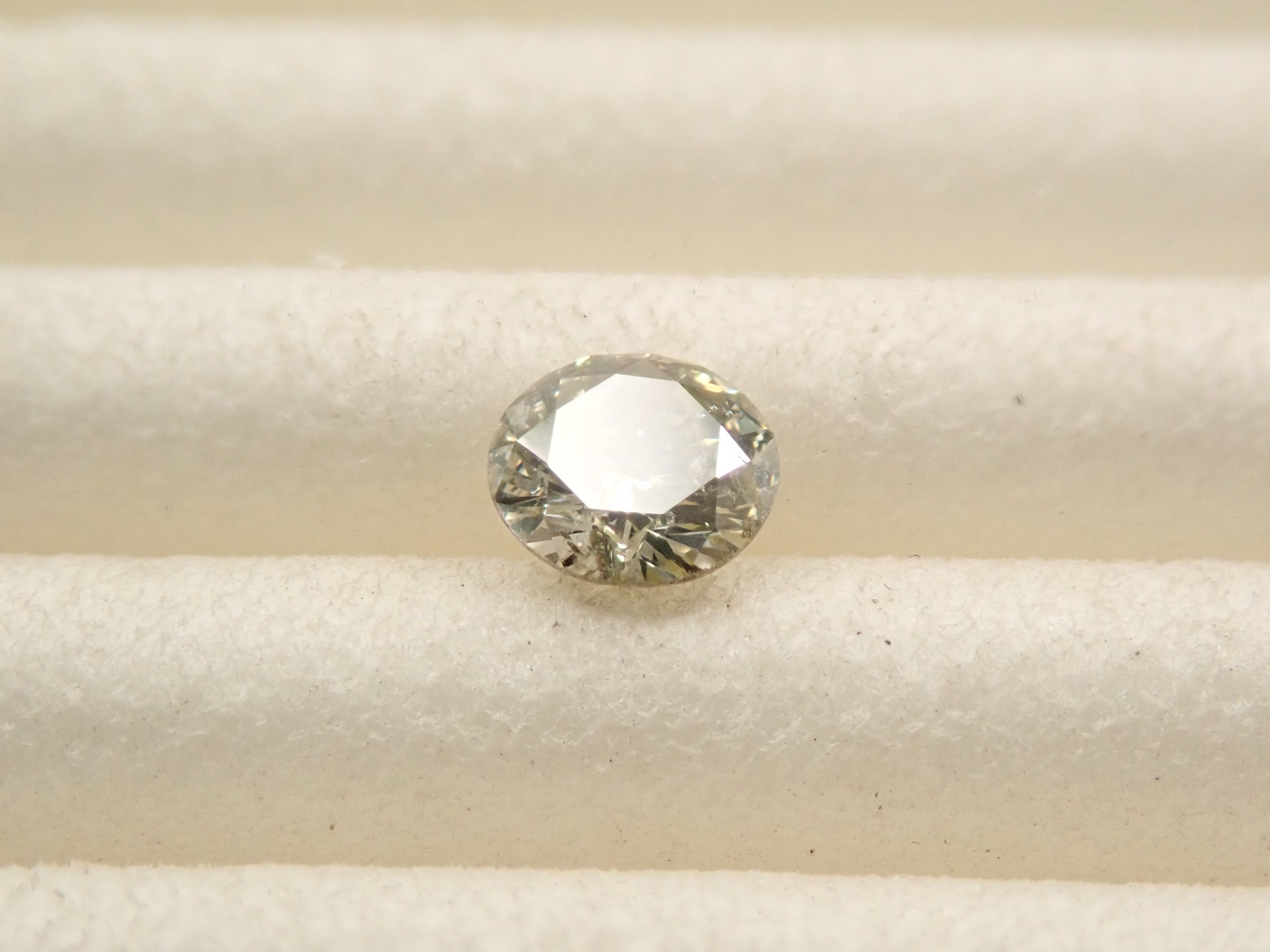 カメレオンダイヤモンド 0.143ctルース(FANCY LIGHT GRAY YELLOW GREEN, I1)