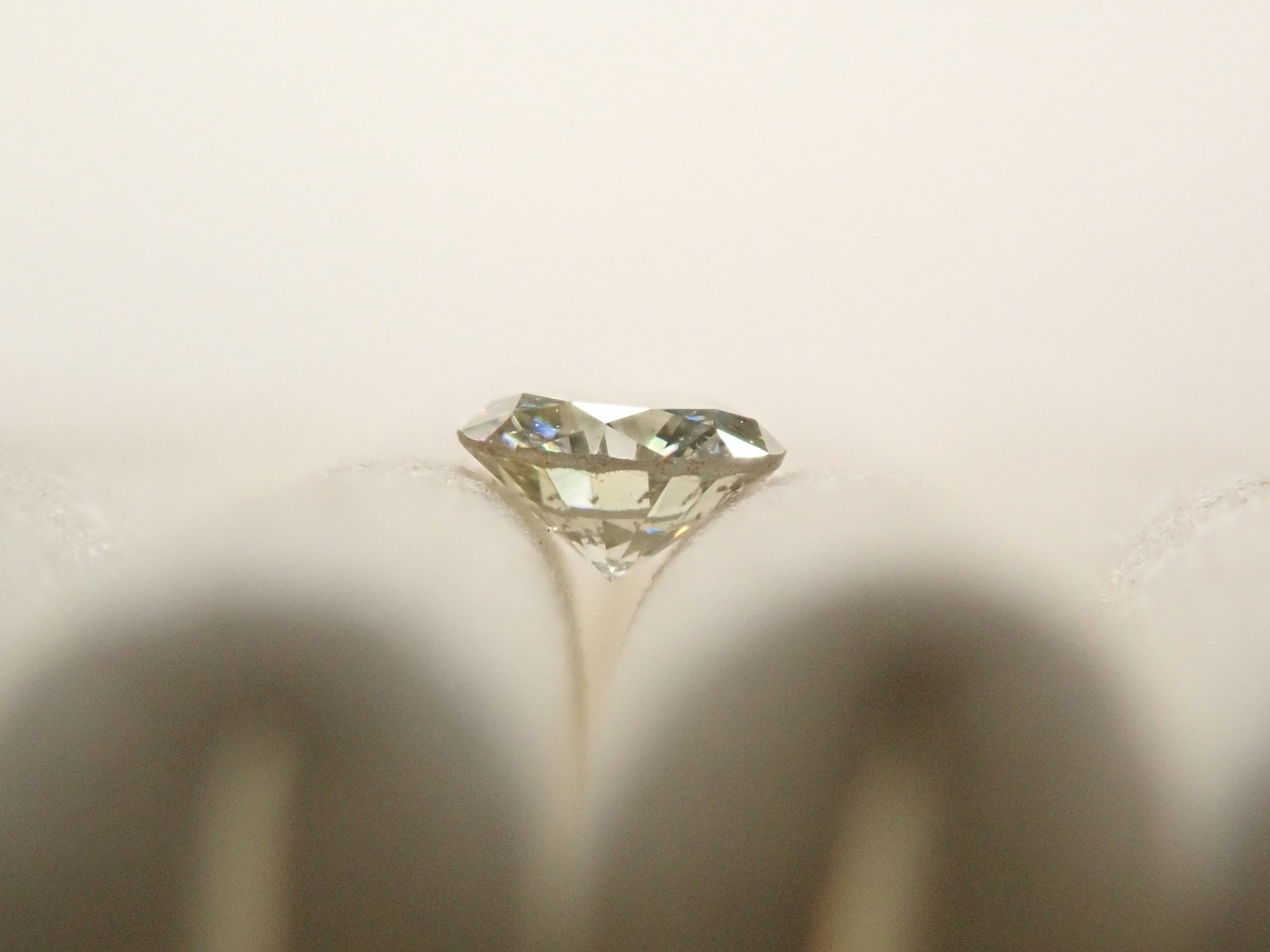 カメレオンダイヤモンド 0.143ctルース(FANCY LIGHT GRAY YELLOW GREEN, I1)