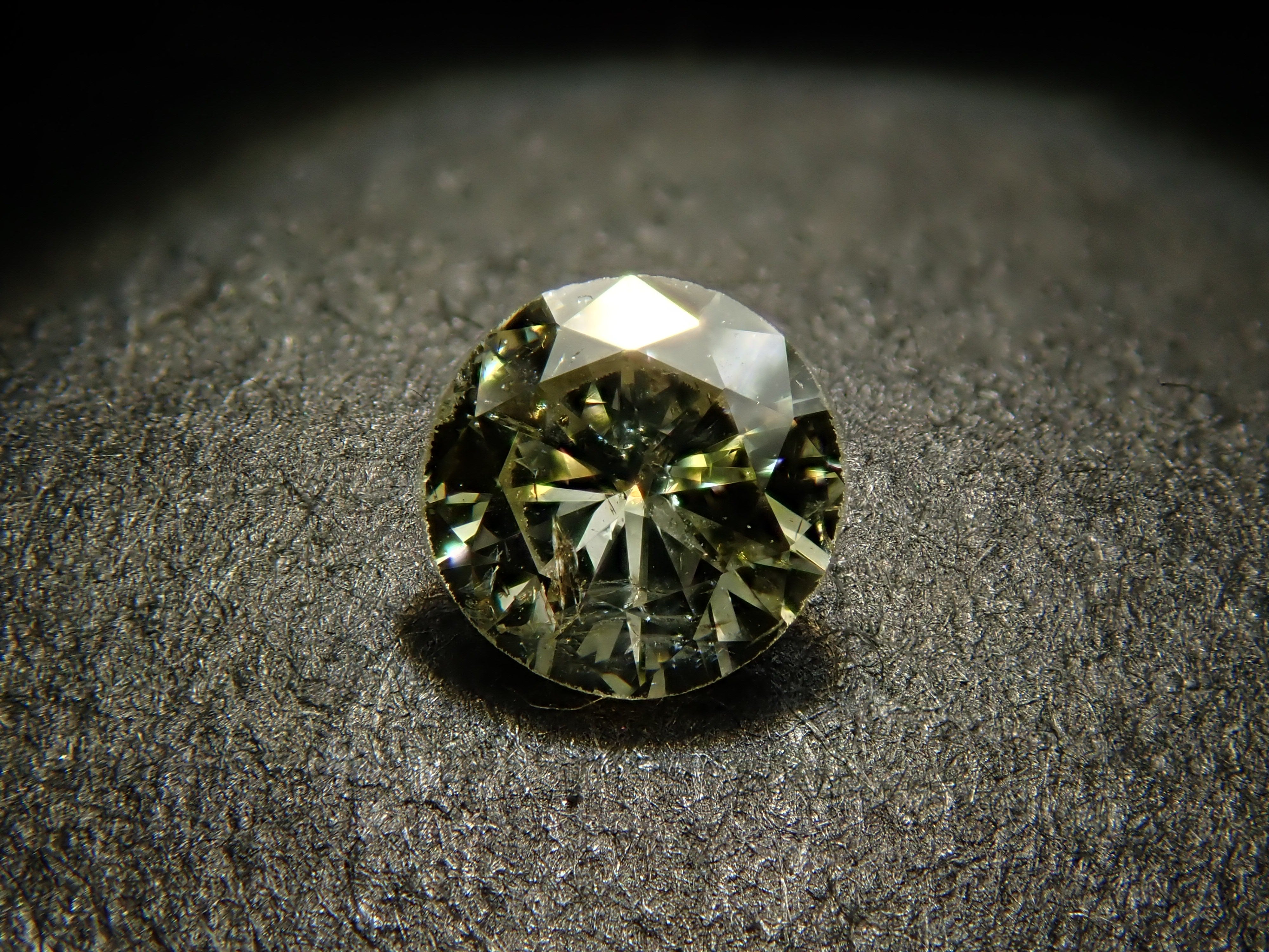 カメレオンダイヤモンド 0.143ctルース(FANCY LIGHT GRAY YELLOW GREEN, I1)