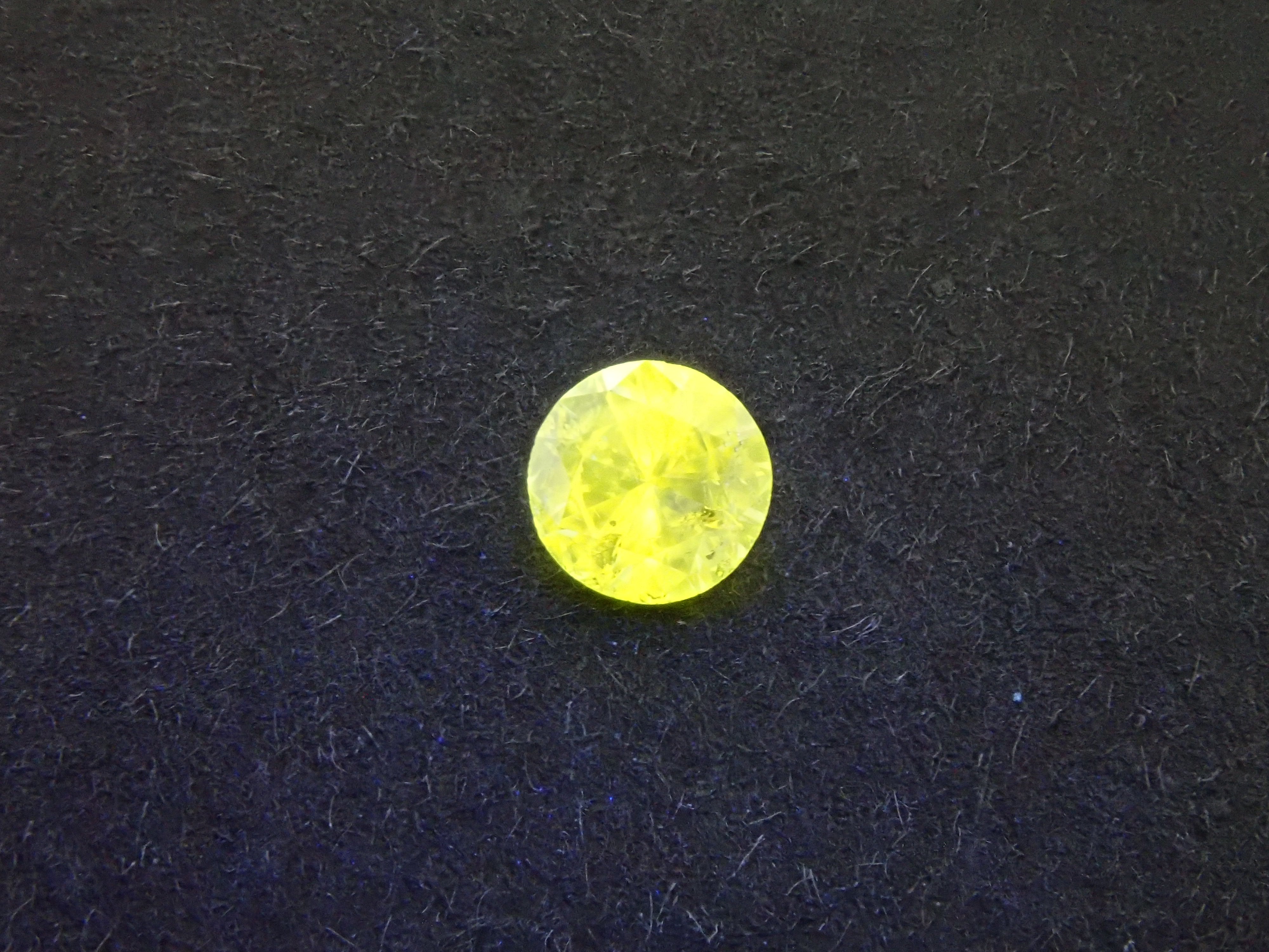 カメレオンダイヤモンド 0.143ctルース(FANCY LIGHT GRAY YELLOW GREEN, I1)