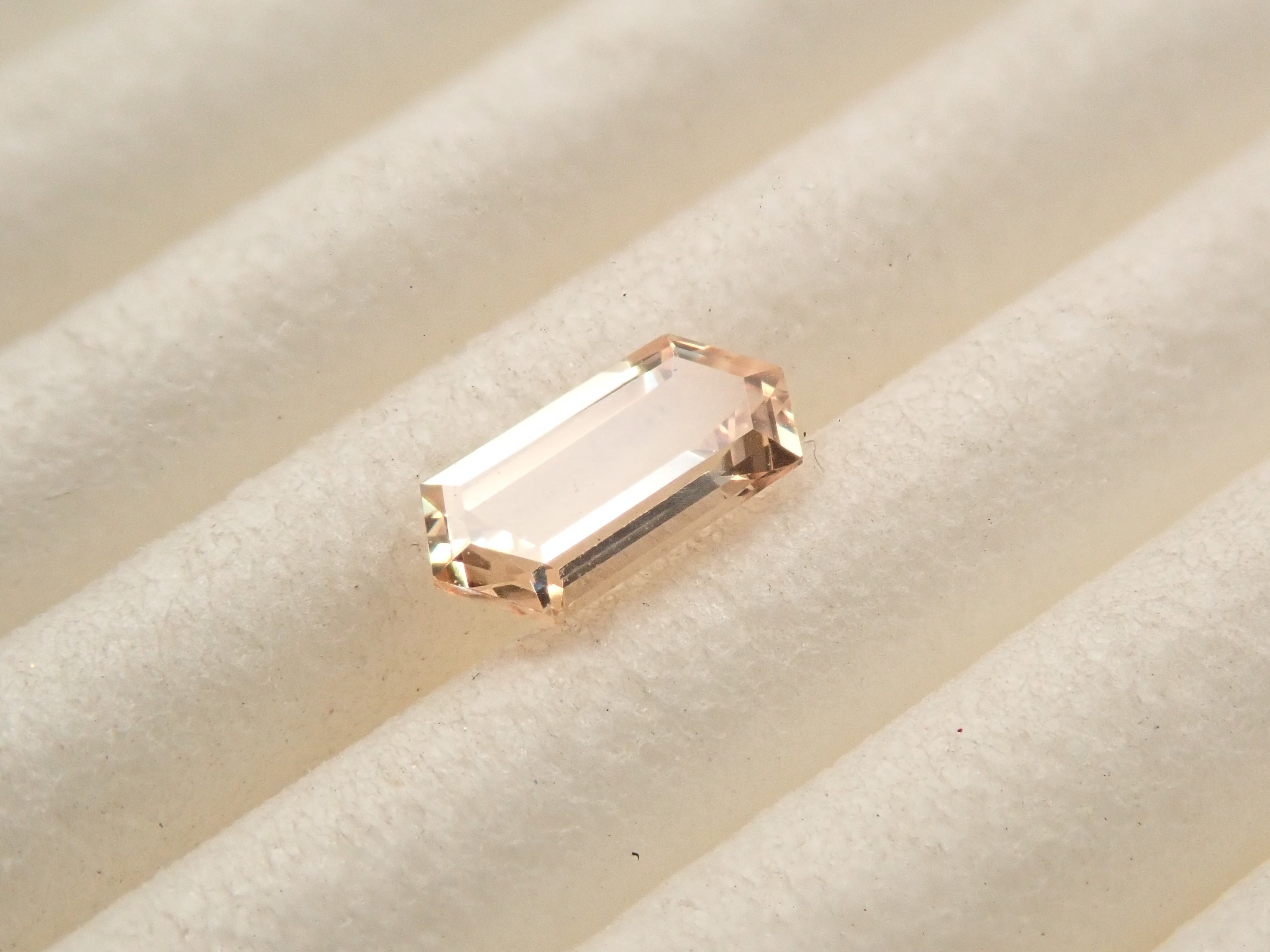 マダガスカル産イエローサファイア 0.327ctルース