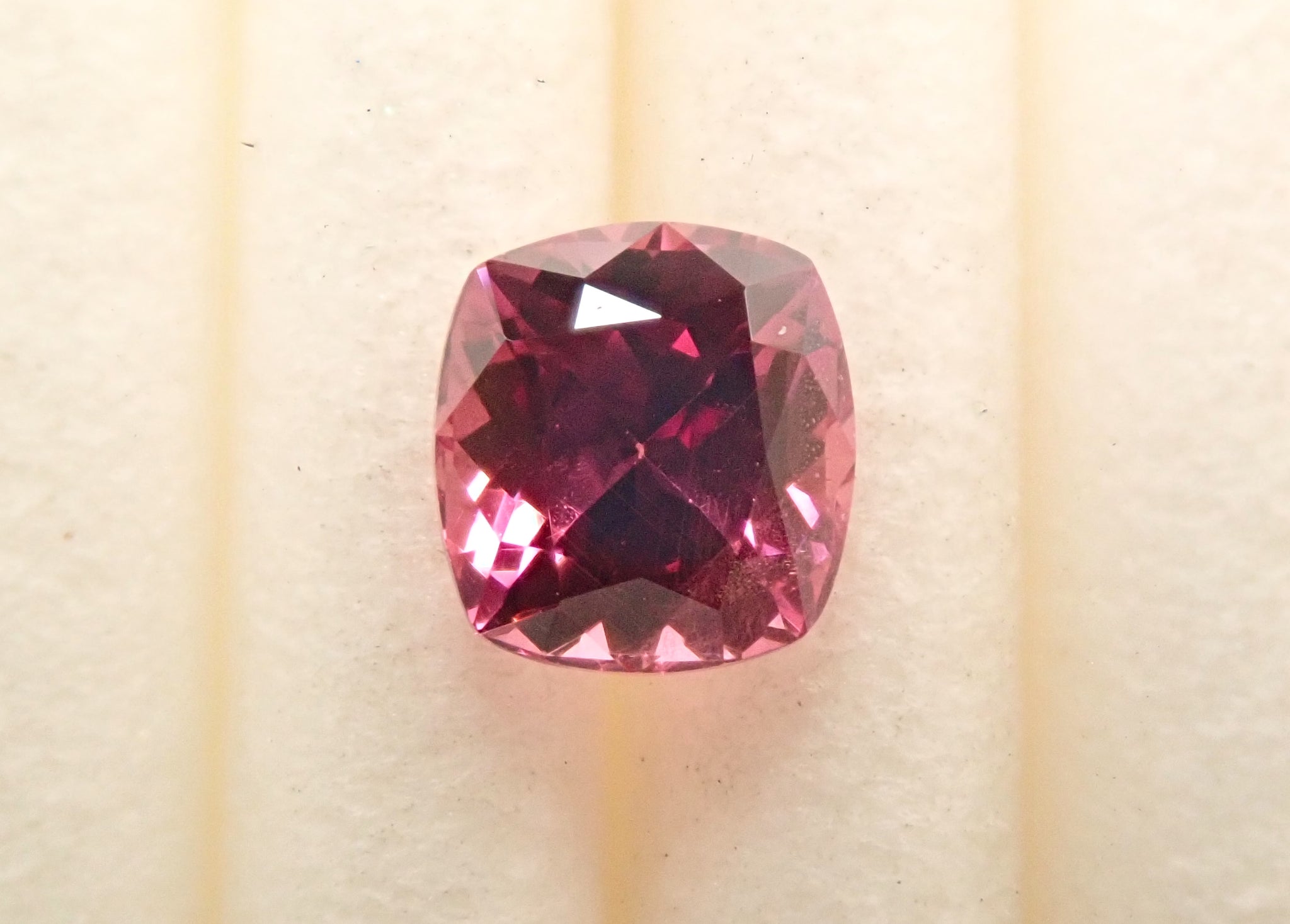 タンザニア産ロードライトガーネット 0.511ctルース 