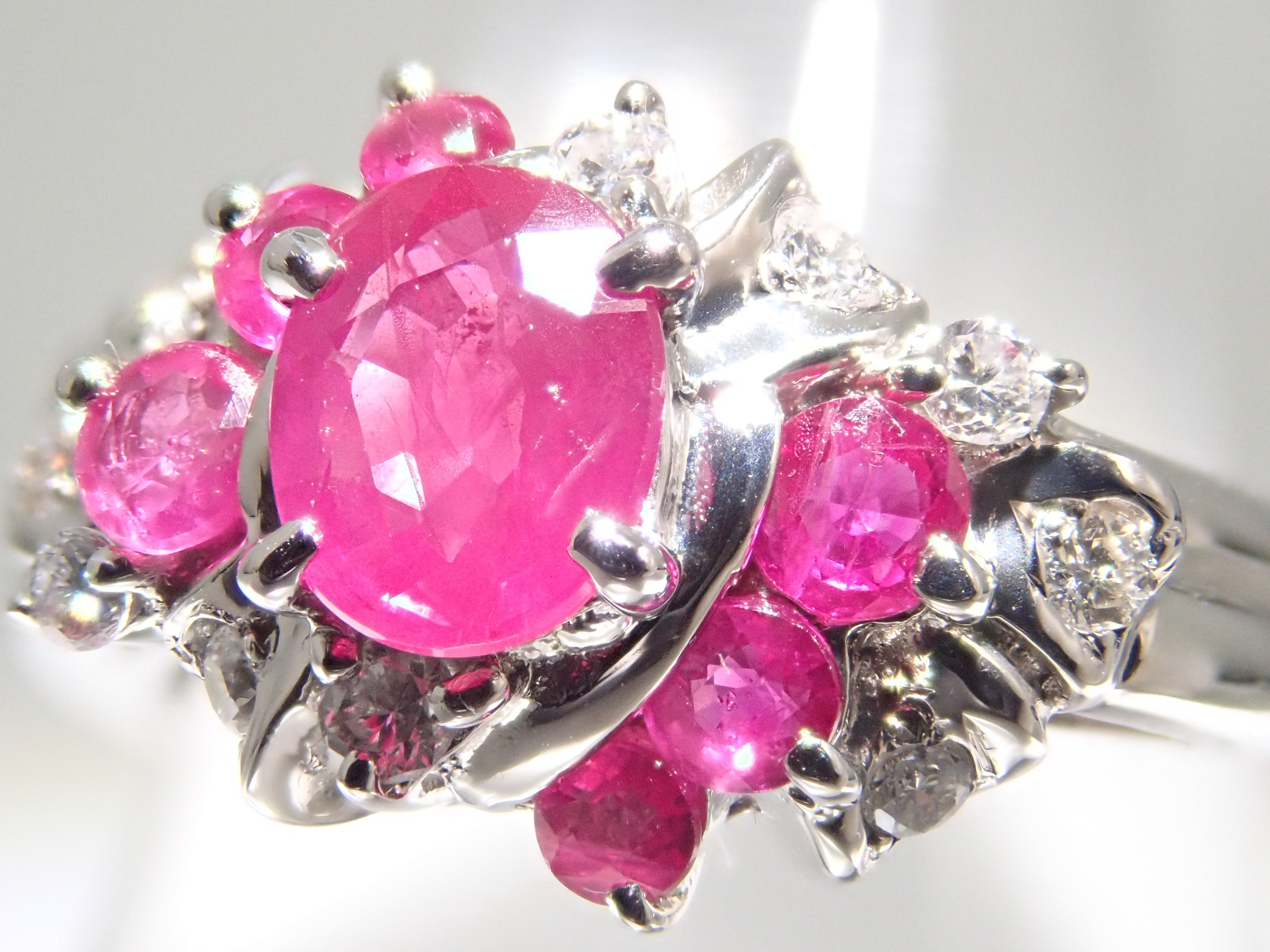 【8/6 22時販売】【カラフリ】Pt850 ルビー 0.85ct・ダイヤモンド0.09ctリング 鑑別書