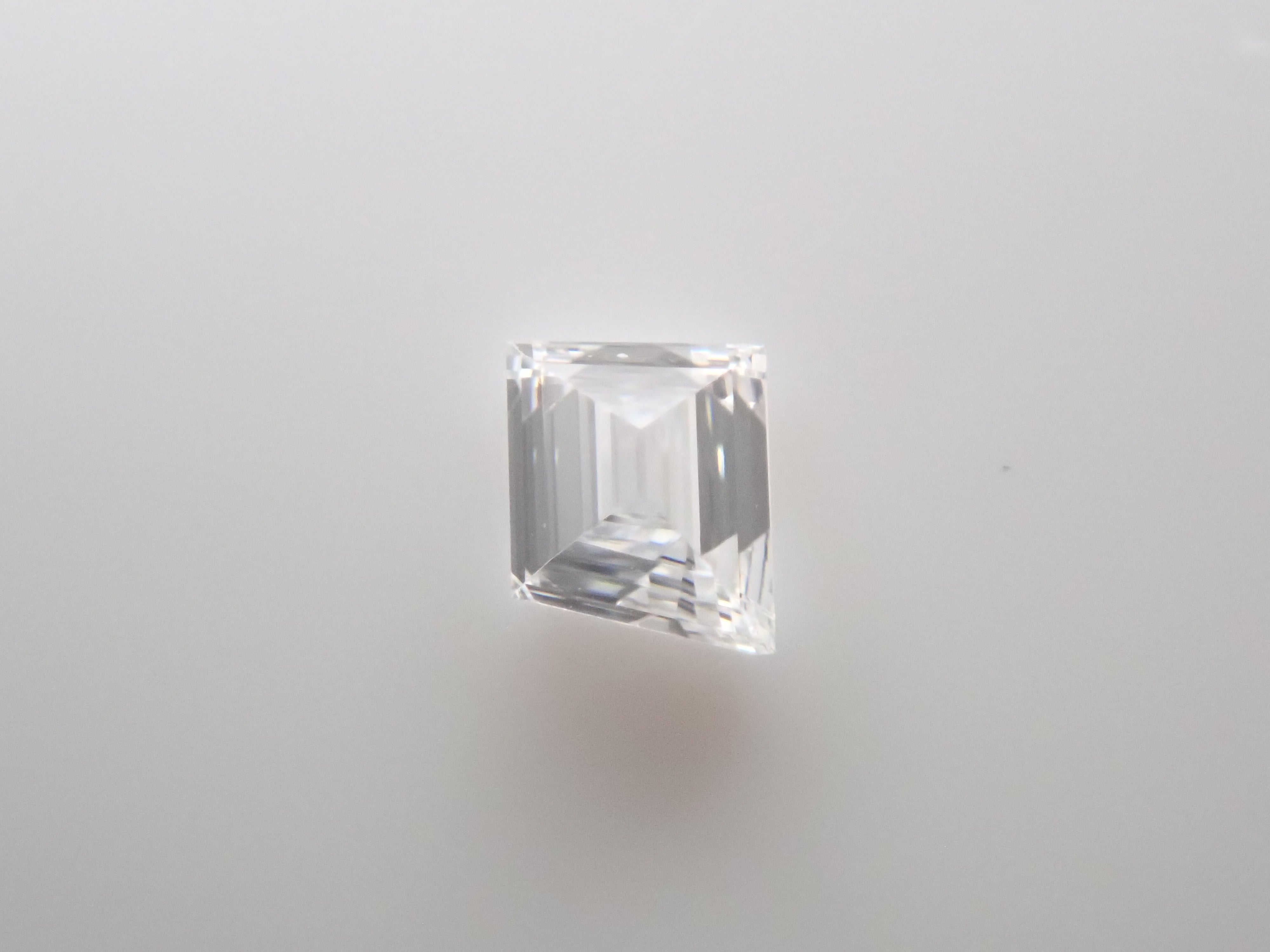 ダイヤモンド 0.039ctルース(トラペーズカット,VSクラス相当)