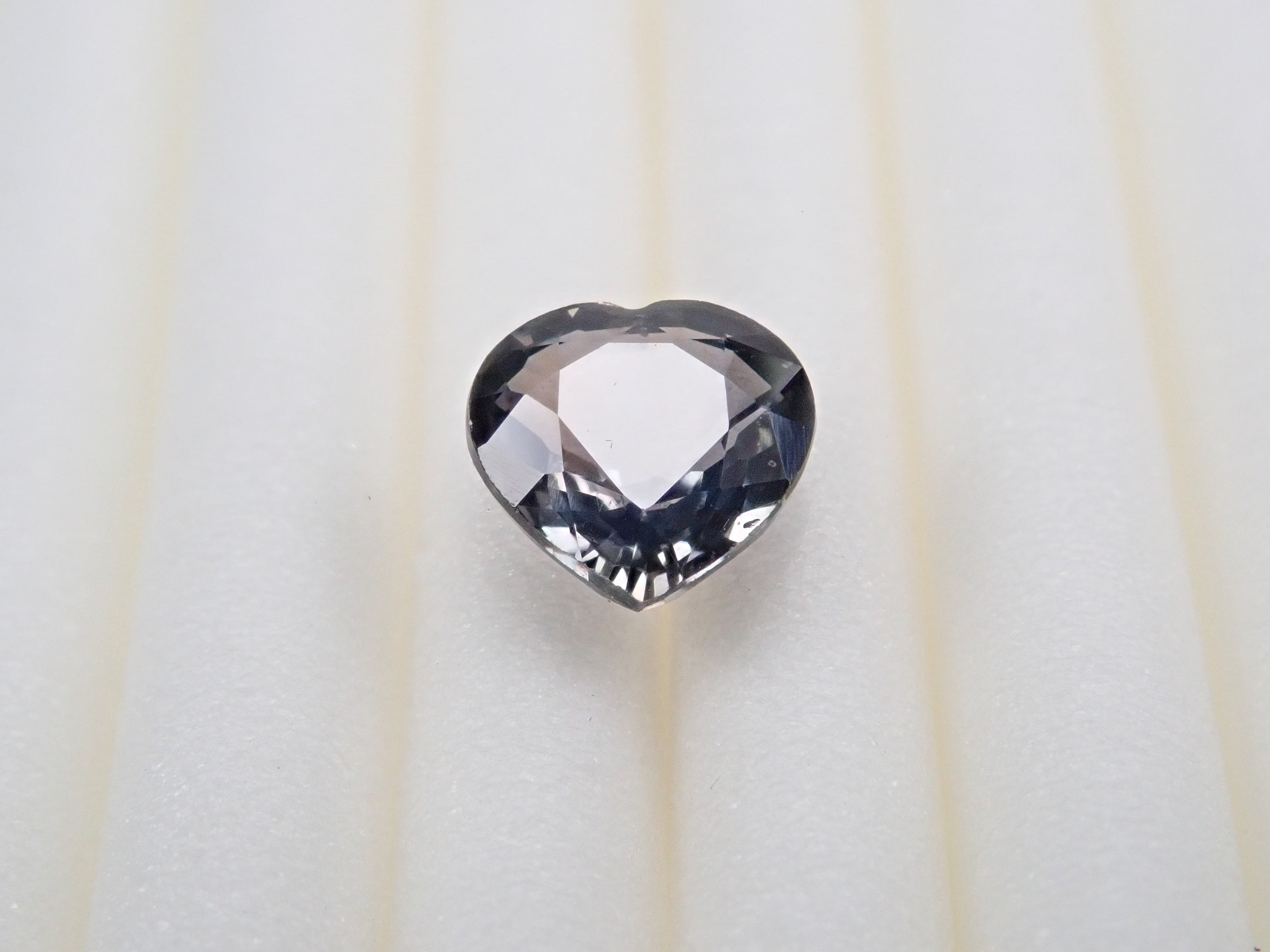 【12544888掲載】バイカラーサファイア 0.704ctルース