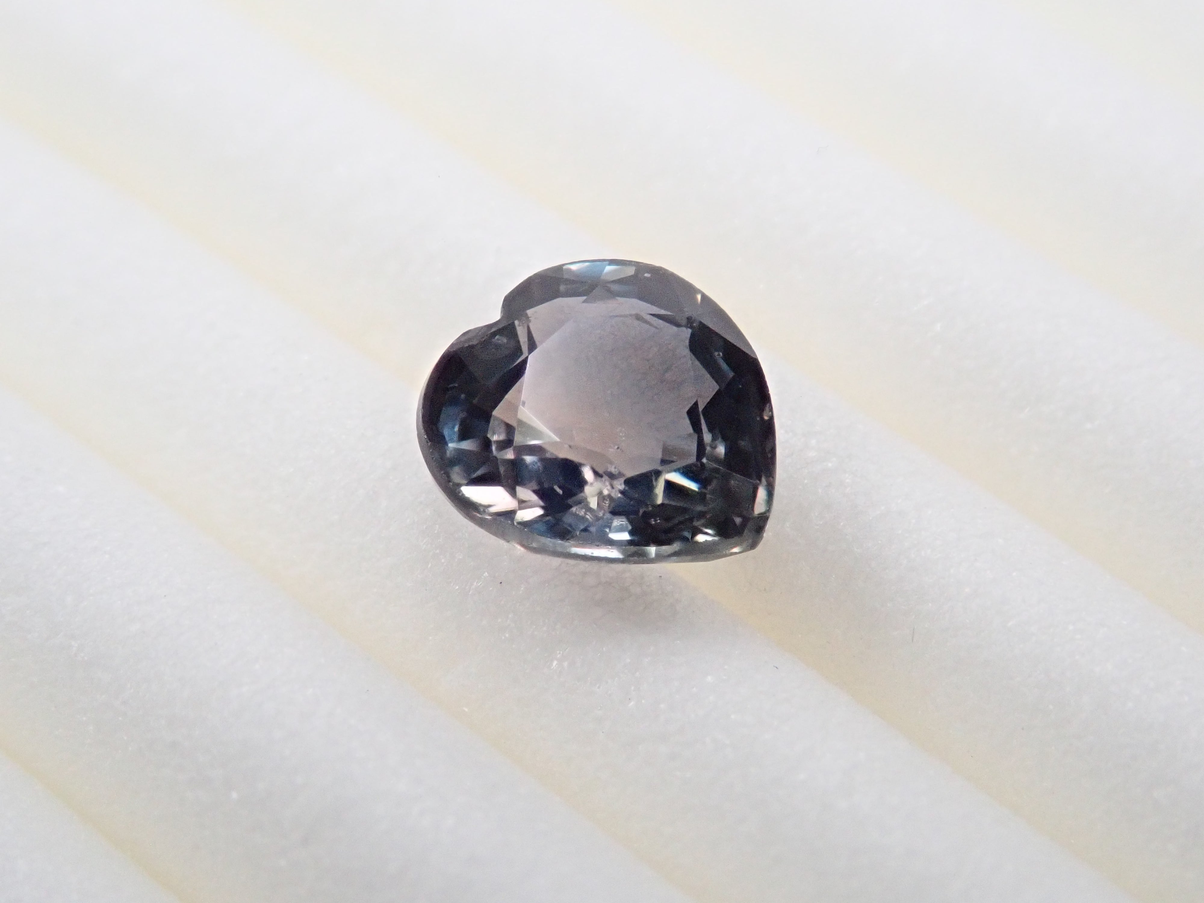 【12544888掲載】バイカラーサファイア 0.704ctルース