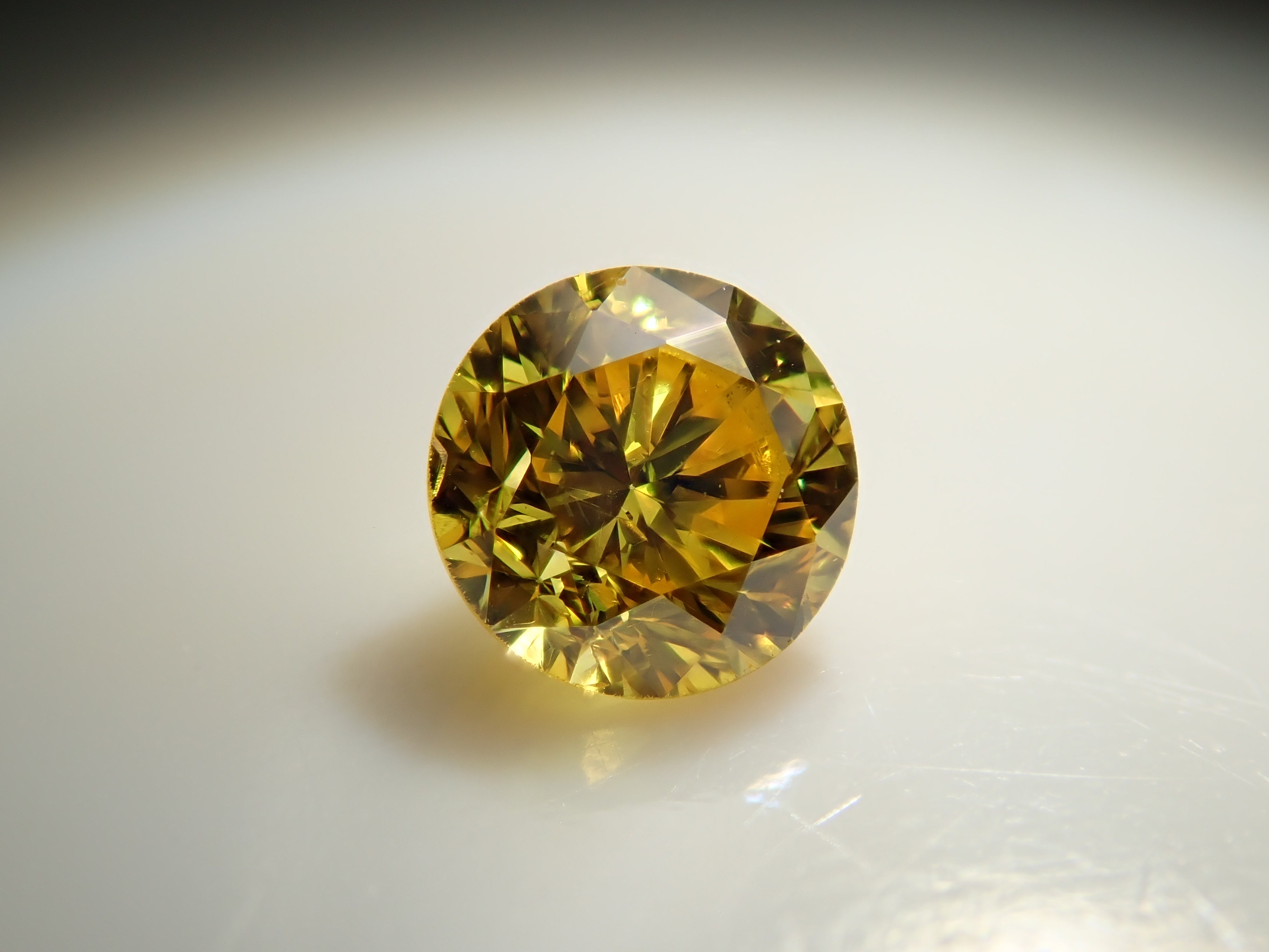 【32501968掲載】イエローダイヤモンド 0.144ctルース(FANCY VIVID YELLOW, SI-2)