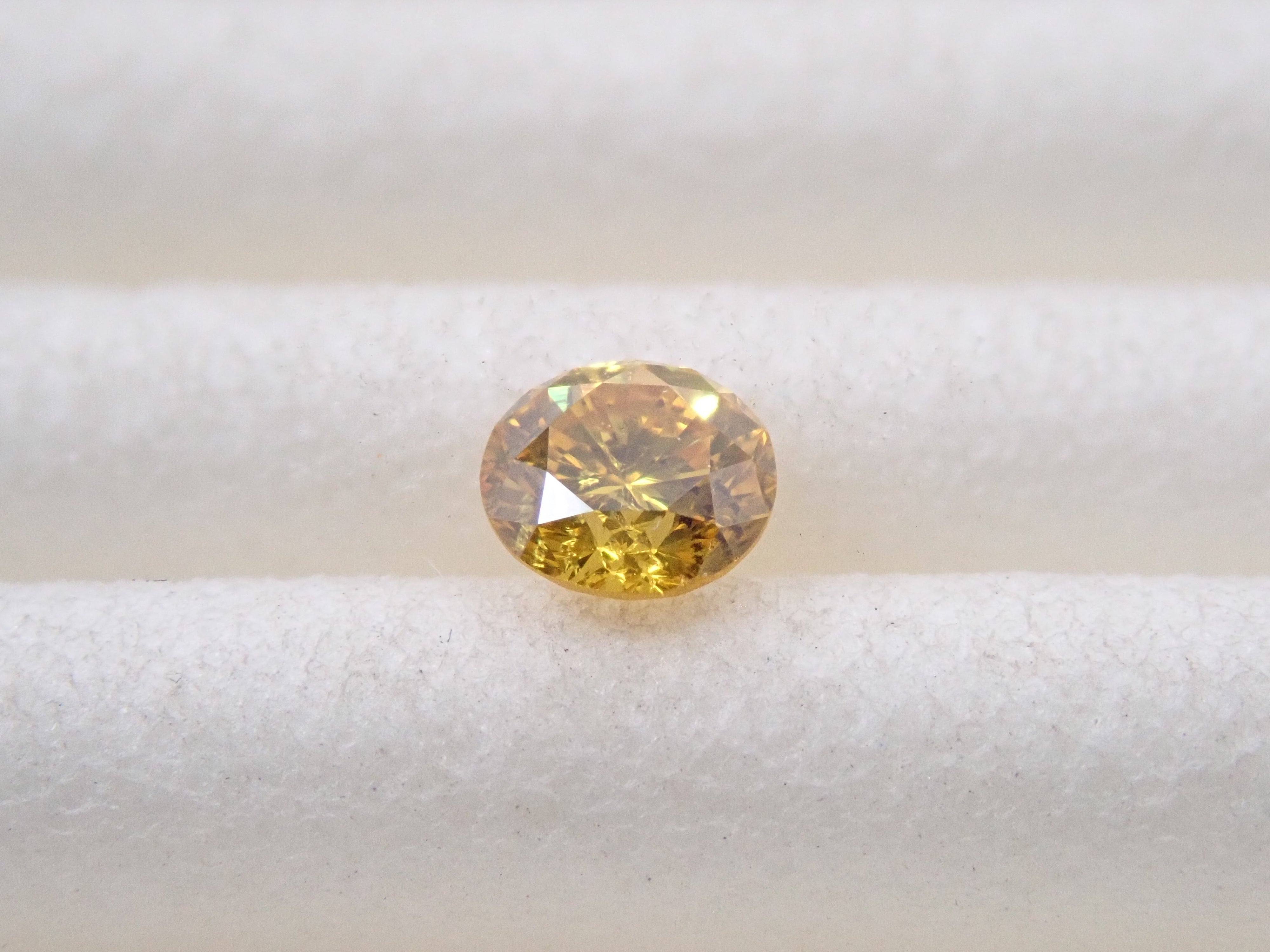 イエローダイヤモンド 0.144ctルース(FANCY VIVID YELLOW, SI-2)