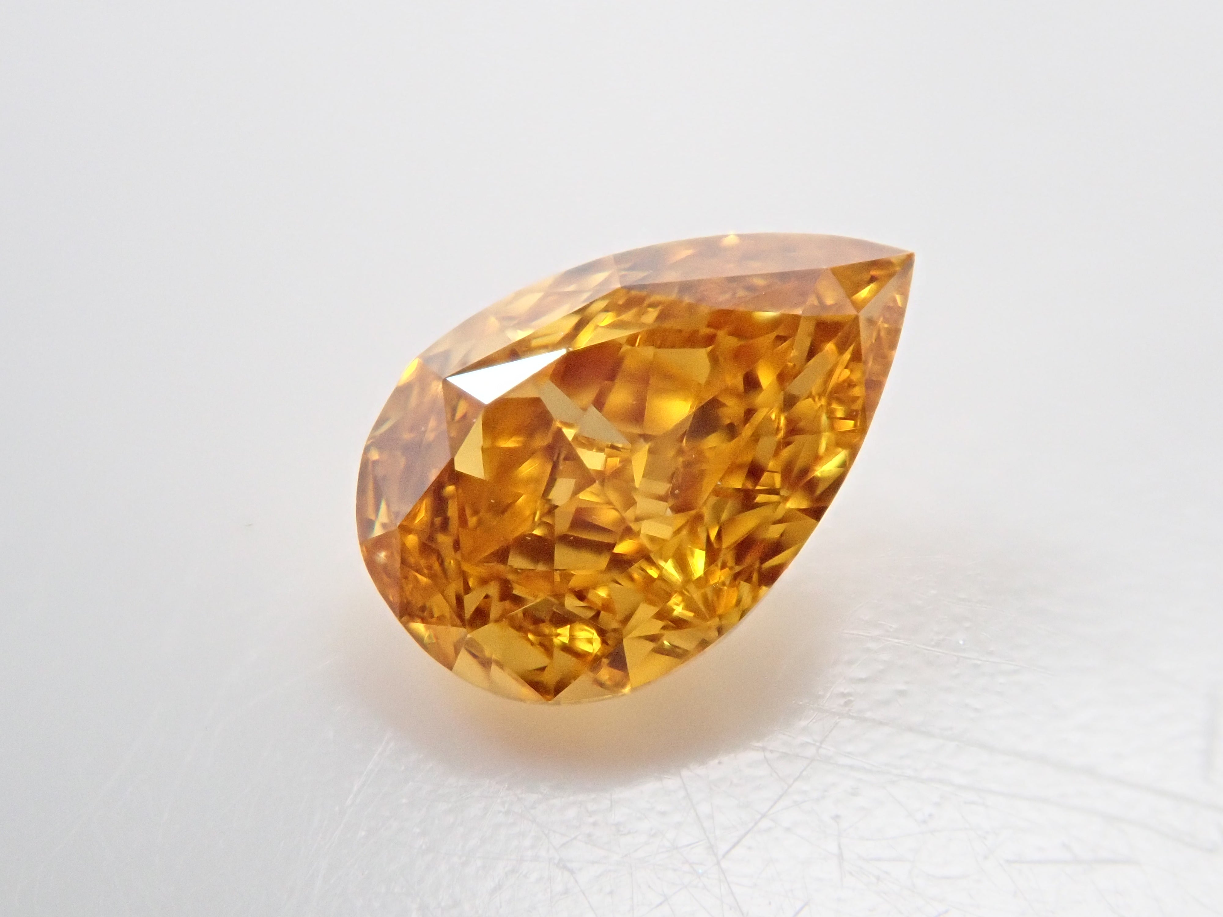オレンジダイヤモンド 0.348ctルース(FANCY VIVID YELLOW ORANGE, VS-1)