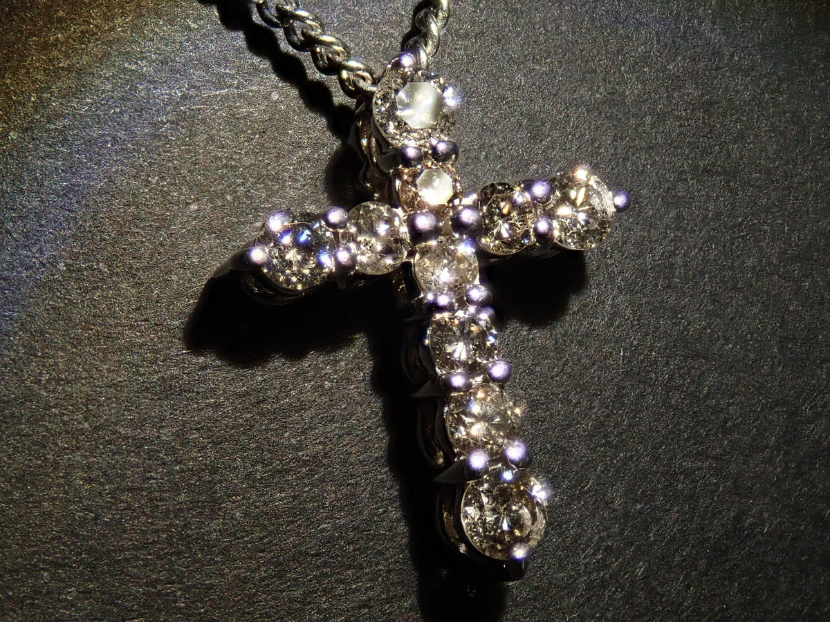 【10/7 22時販売】【カラフリ】K18WG ダイヤモンド 0.5ct クロスモチーフ ペンダントトップ(ネックレストップ)