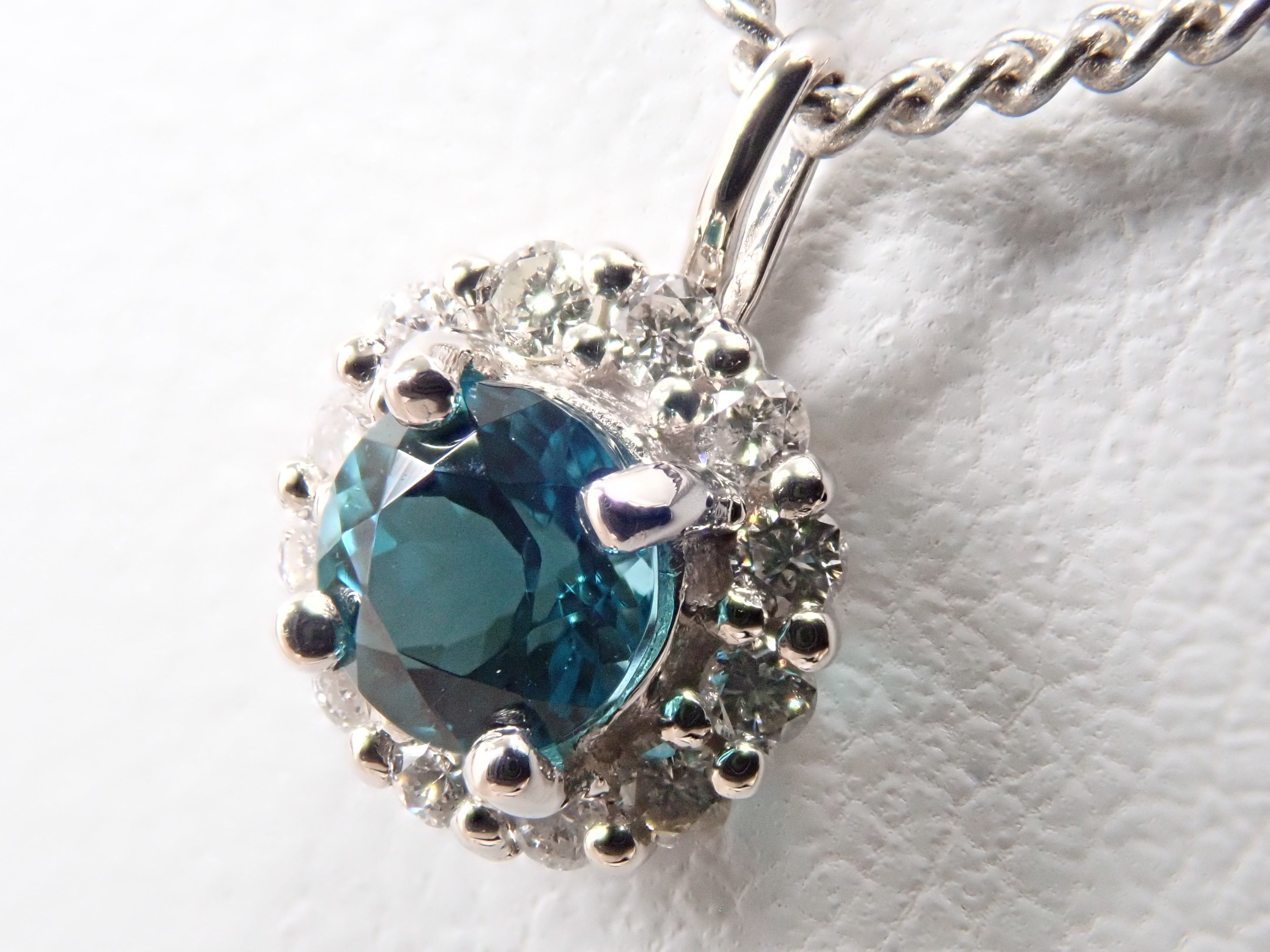 【抽選販売0812_04】Pt900 ブラジル産シーフォームトルマリン 4mm/0.32ct ・ダイヤモンド0.16ctペンダントトップ(ネックレストップ)鑑別書