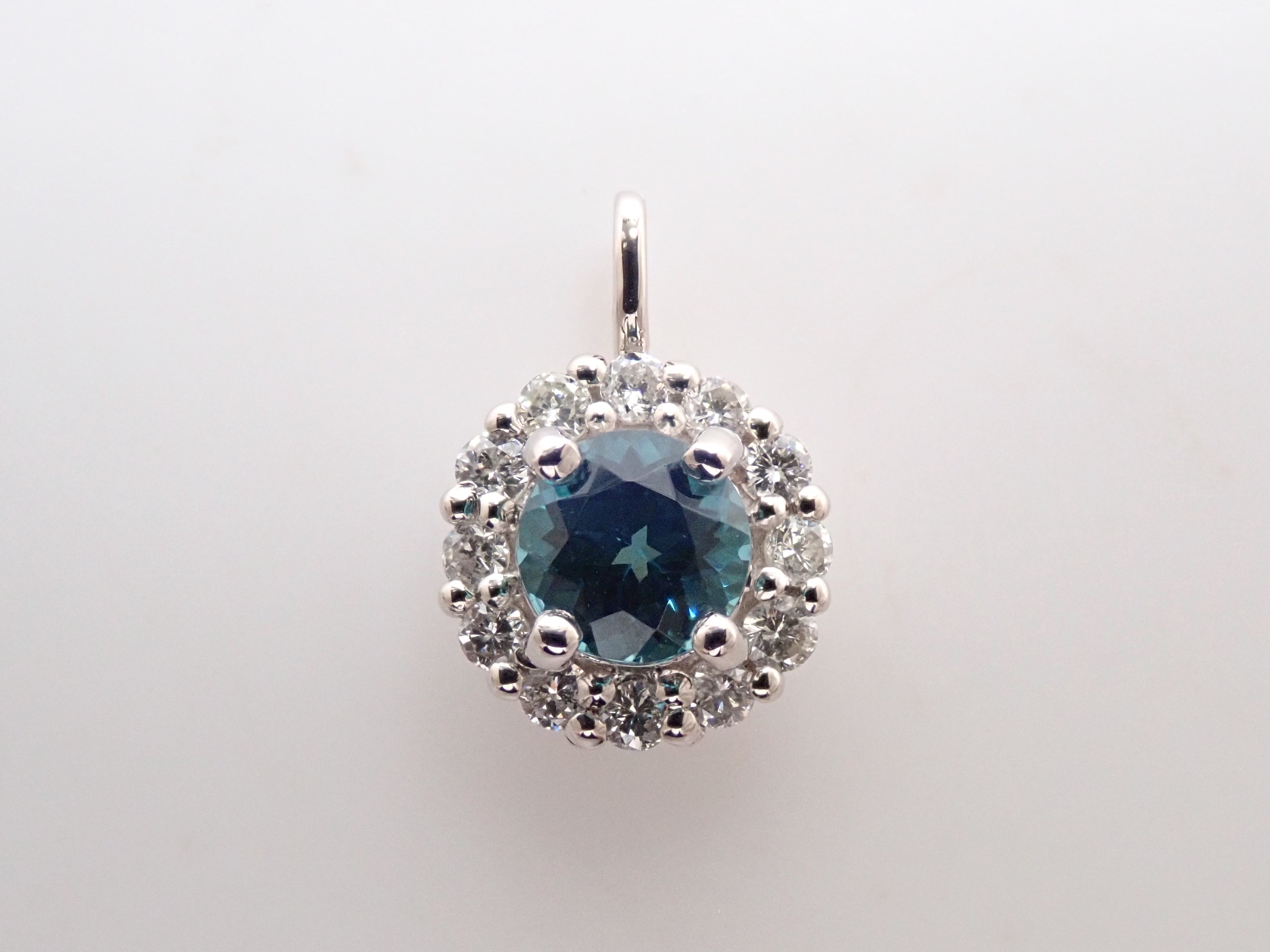 【抽選販売0812_04】Pt900 ブラジル産シーフォームトルマリン 4mm/0.32ct ・ダイヤモンド0.16ctペンダントトップ(ネックレストップ)鑑別書