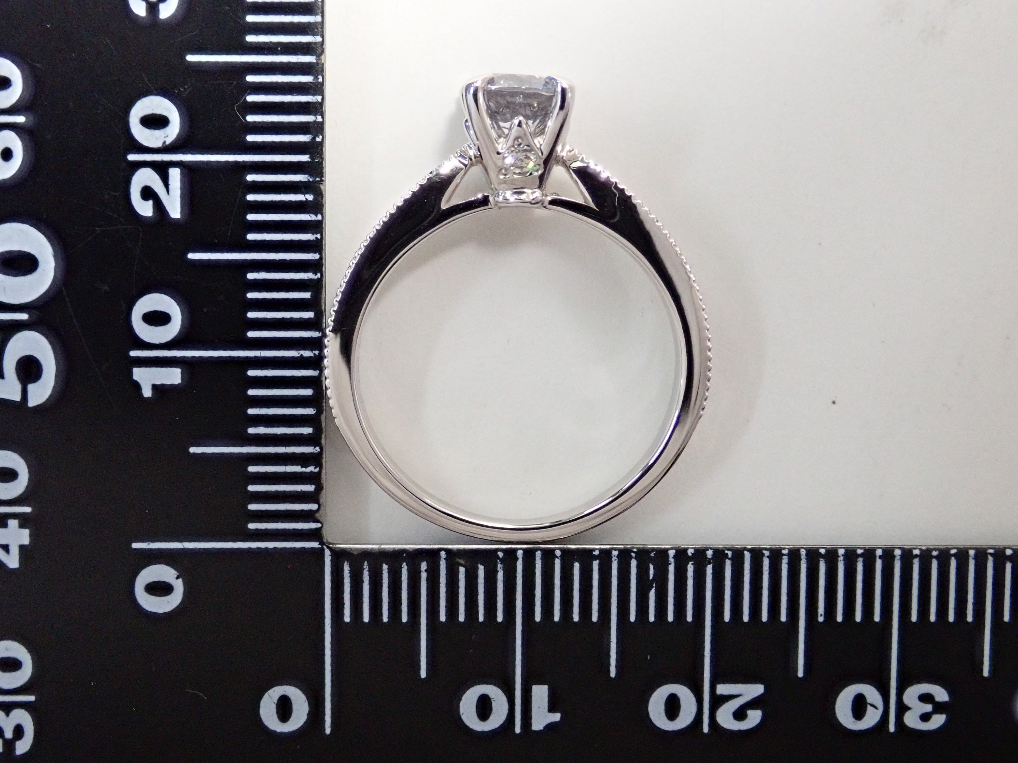 Pt950 グレースピネル(プラチナスピネル) 0.685ct リング