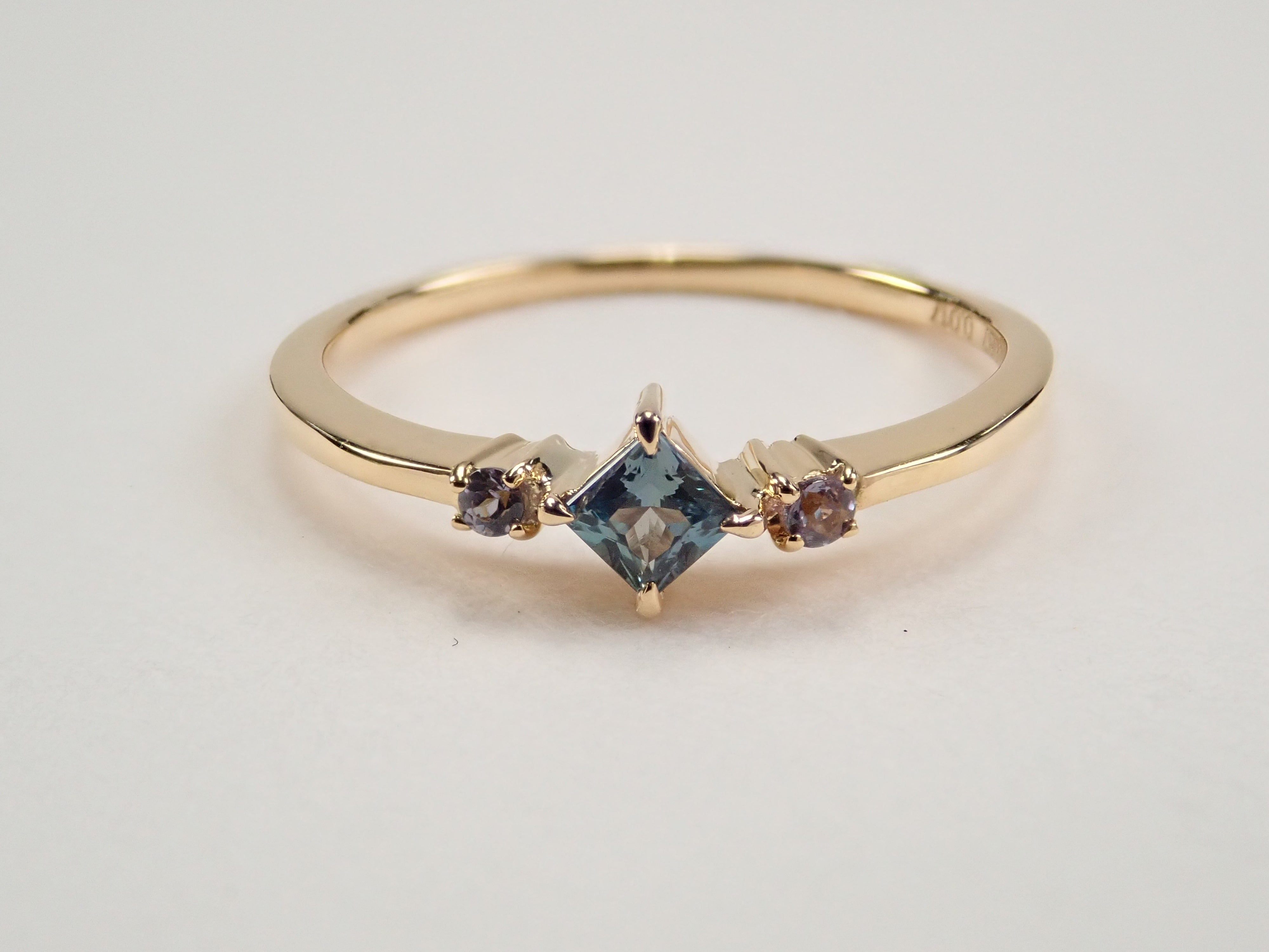 【22602505掲載】K18YG ブラジル産アレキサンドライト 0.087ct ピンキーリング