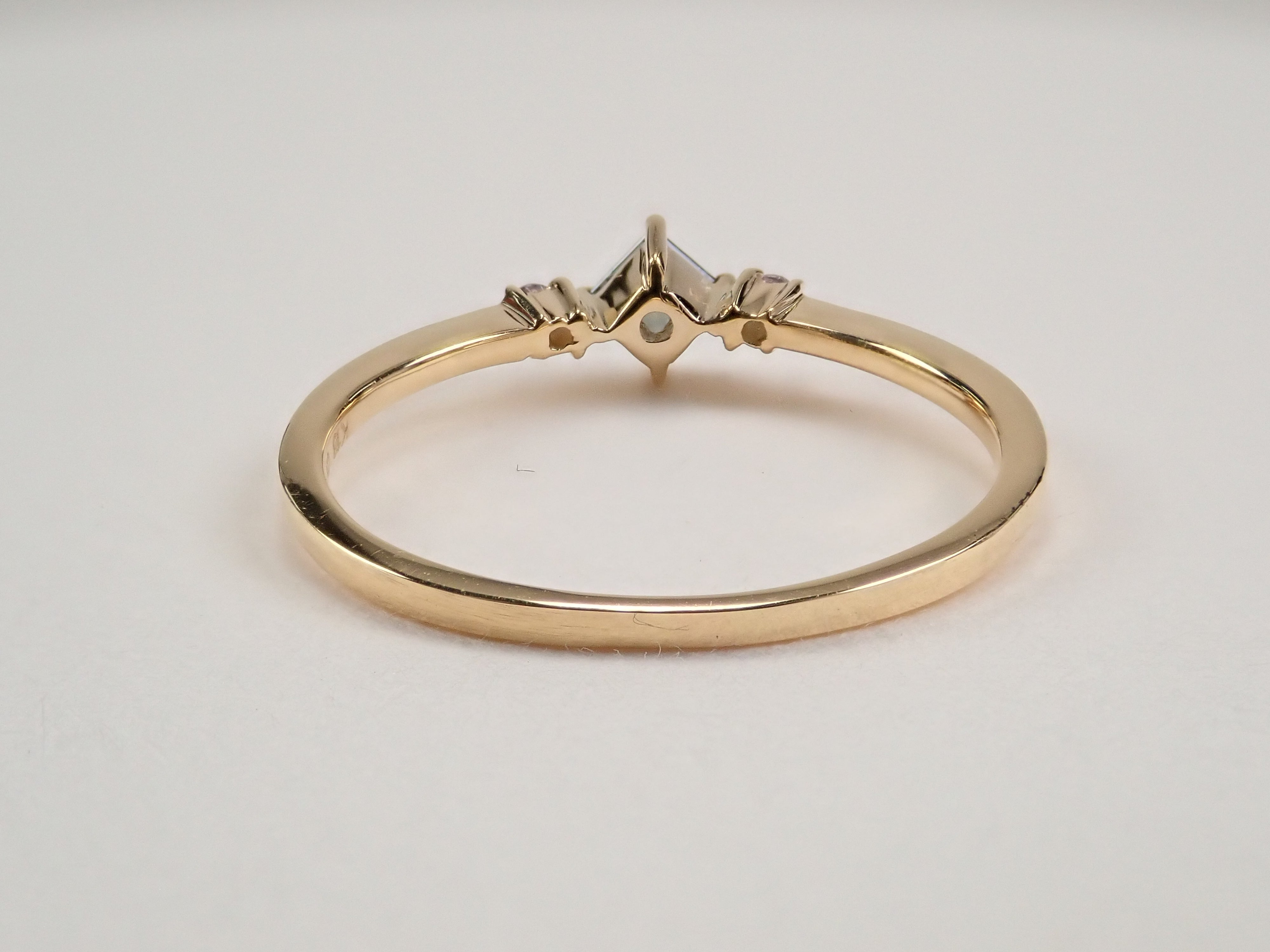 【22602505掲載】K18YG ブラジル産アレキサンドライト 0.087ct ピンキーリング