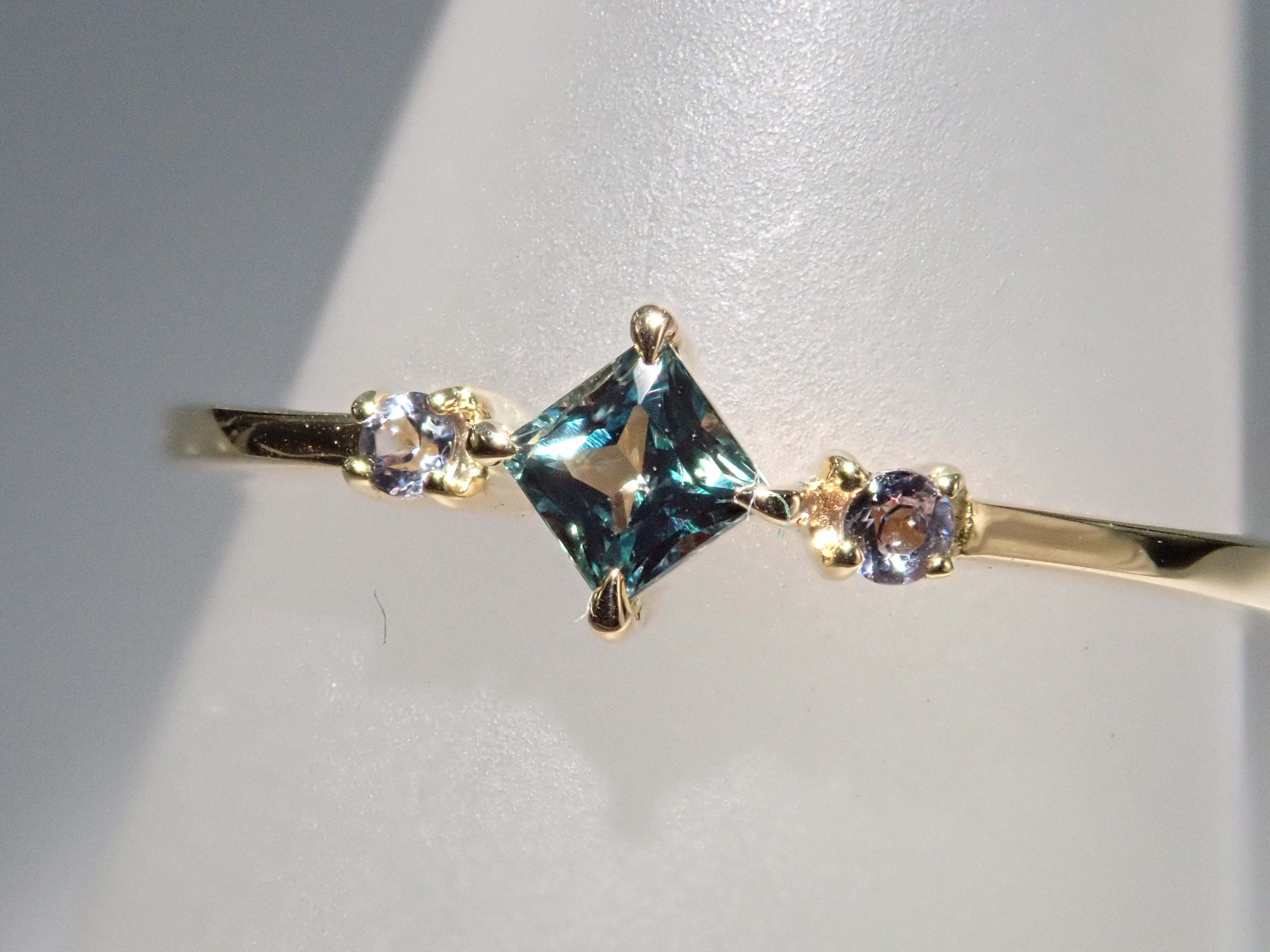 【22602505掲載】K18YG ブラジル産アレキサンドライト 0.087ct ピンキーリング