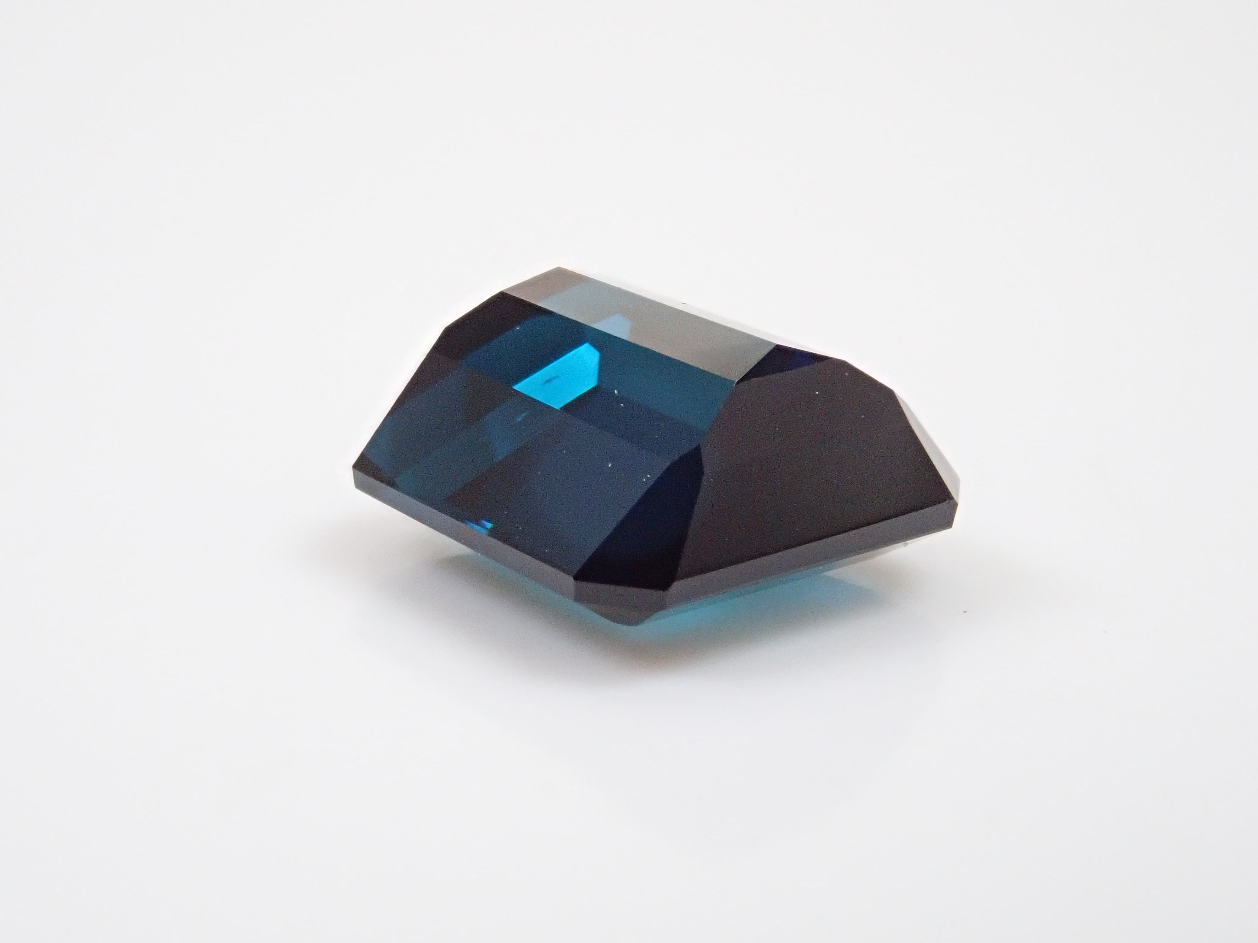 【12564043掲載】ブラジル産インディゴライトトルマリン 2.587ctルース