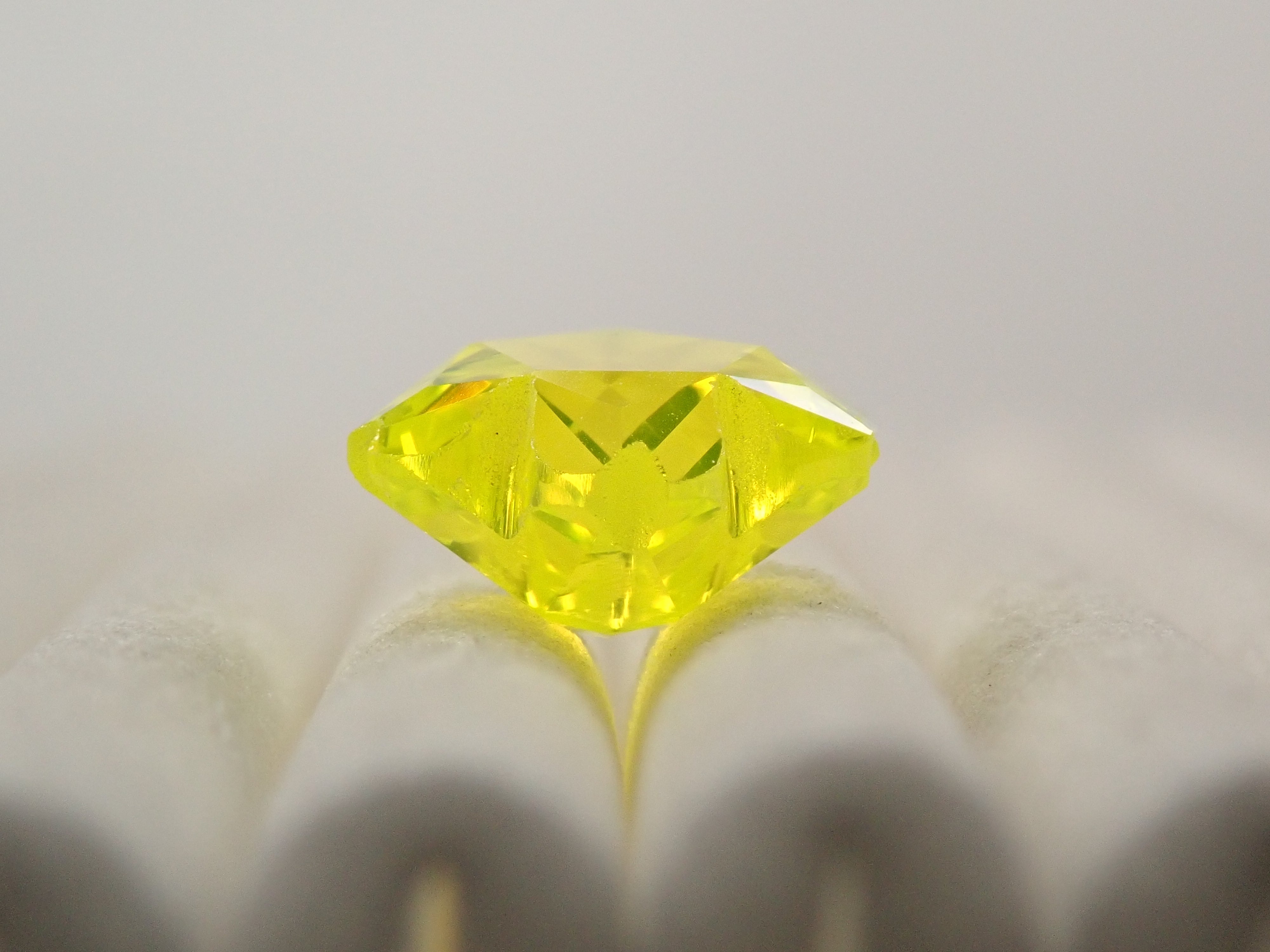 【さくらシェイプ】YAG(イットリウムアルミニウムガーネット) 7.0mm/1.985ct《コラボ》ルース ワッペン