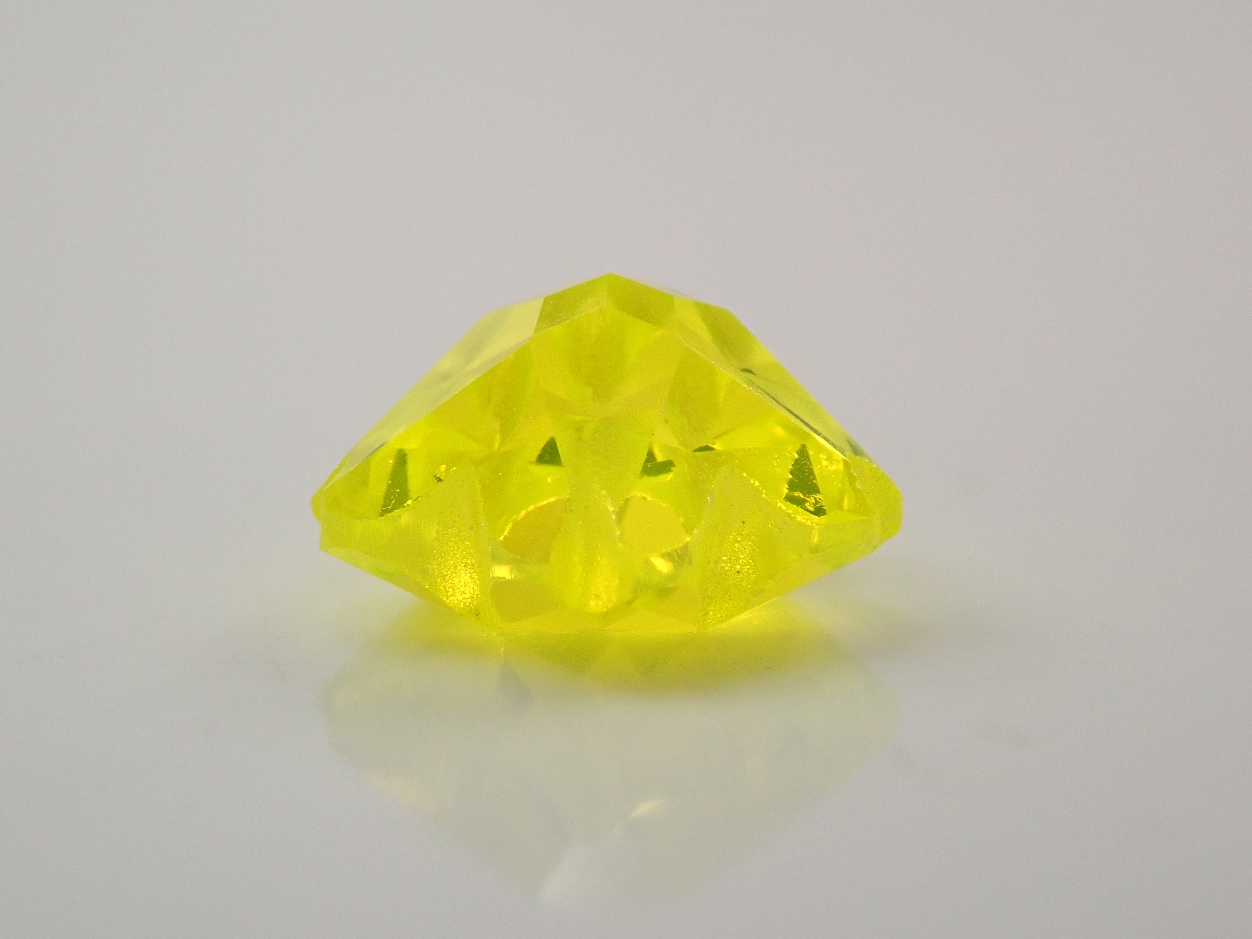 【さくらシェイプ】YAG(イットリウムアルミニウムガーネット) 7.0mm/1.985ct《コラボ》ルース ワッペン