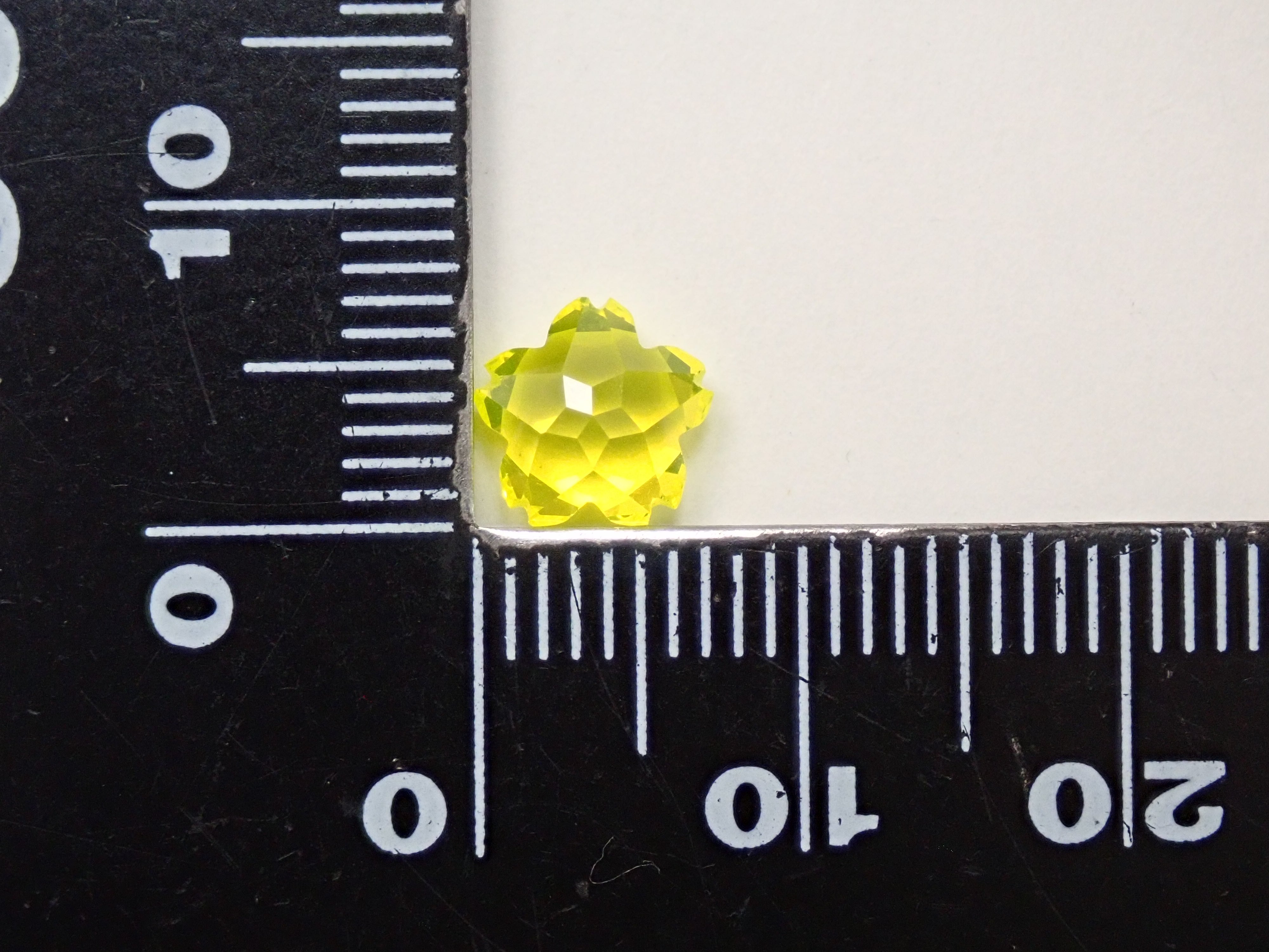 【さくらシェイプ】YAG(イットリウムアルミニウムガーネット) 7.0mm/1.985ct《コラボ》ルース ワッペン