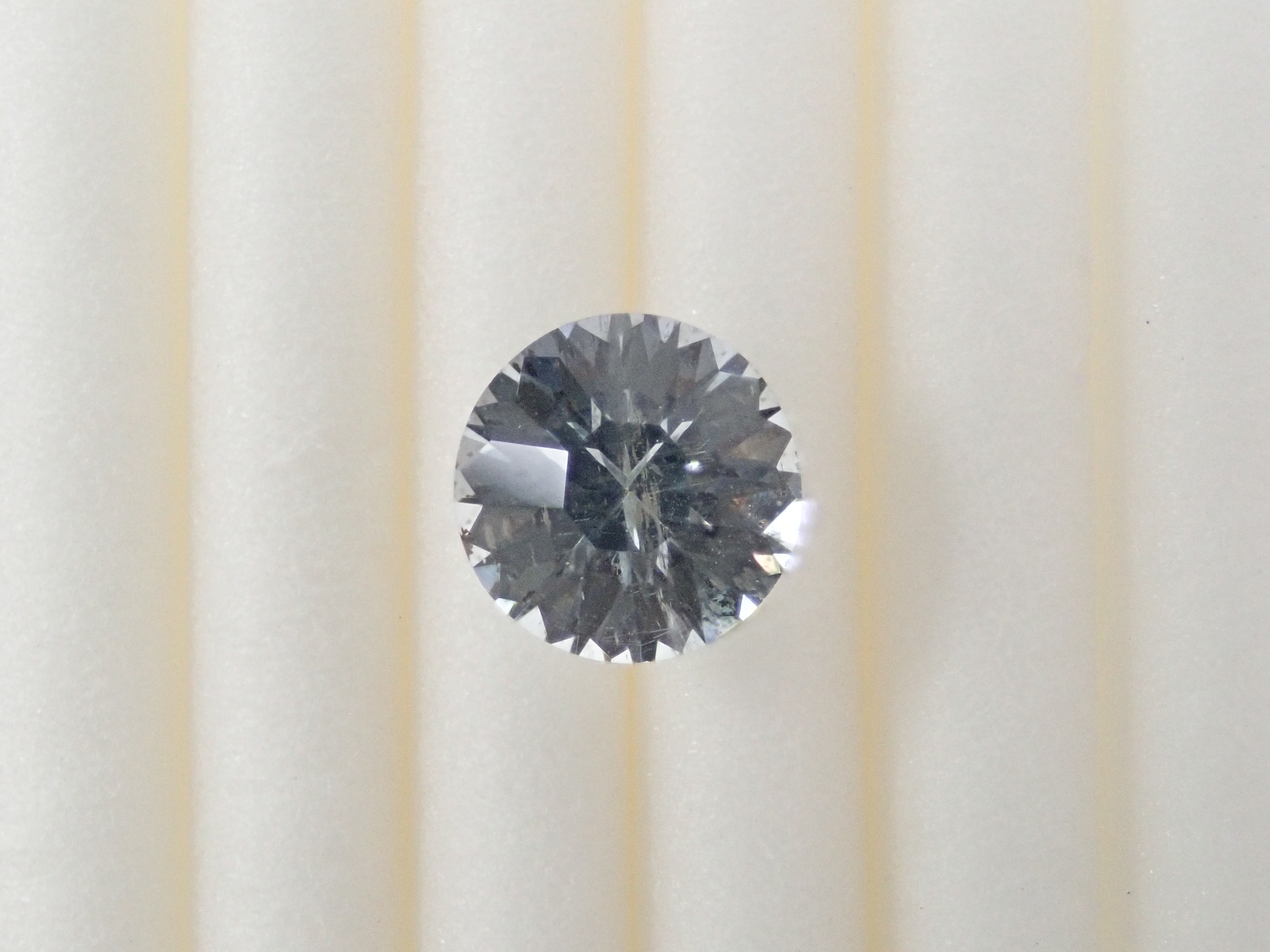 ベトナム産アクアマリン 5.9mm/0.700ctルース