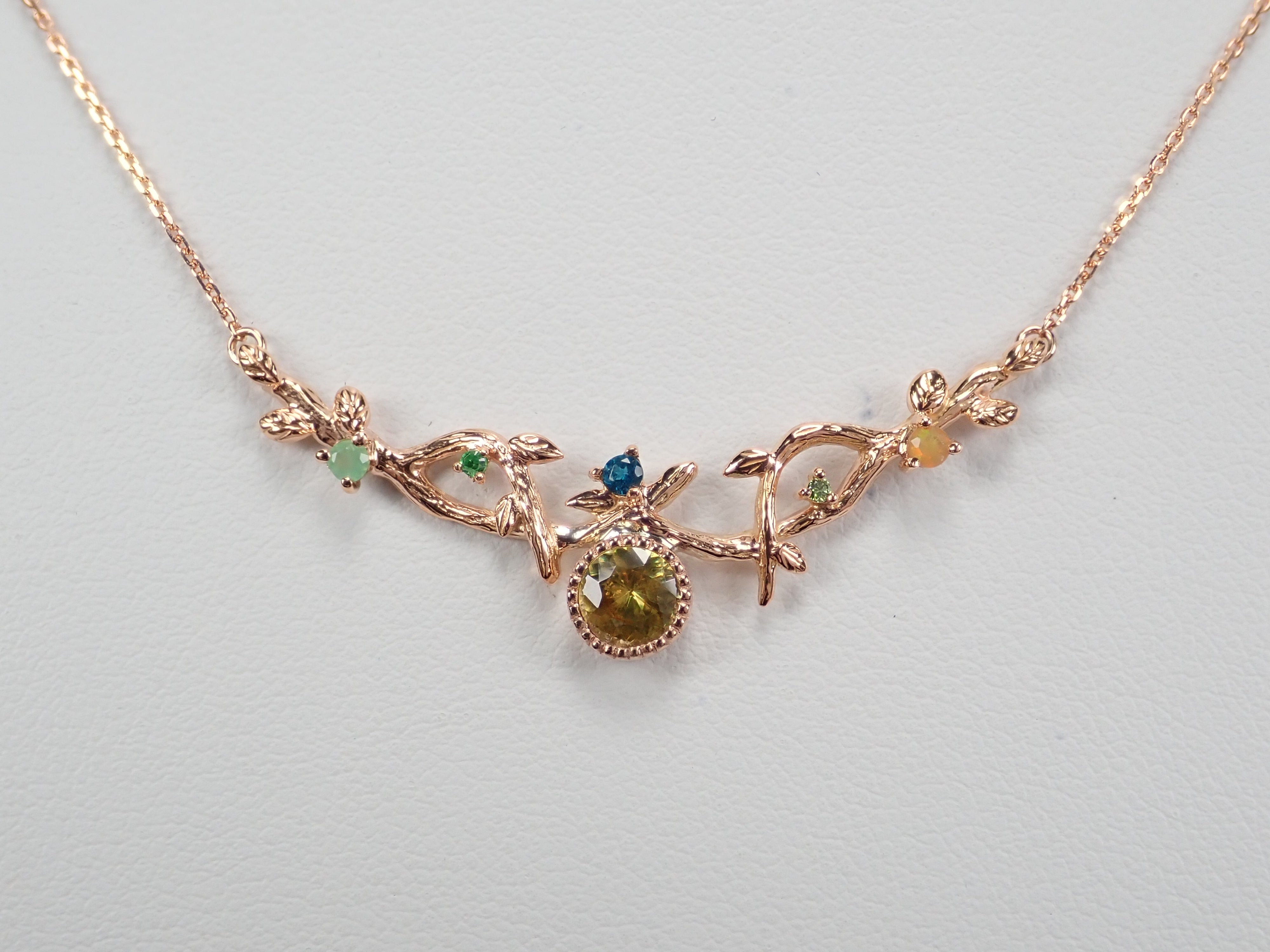 K18マダガスカル産スフェーン0.48ct・グリーンダイヤモンド・オパール ペンダント(ネックレス)