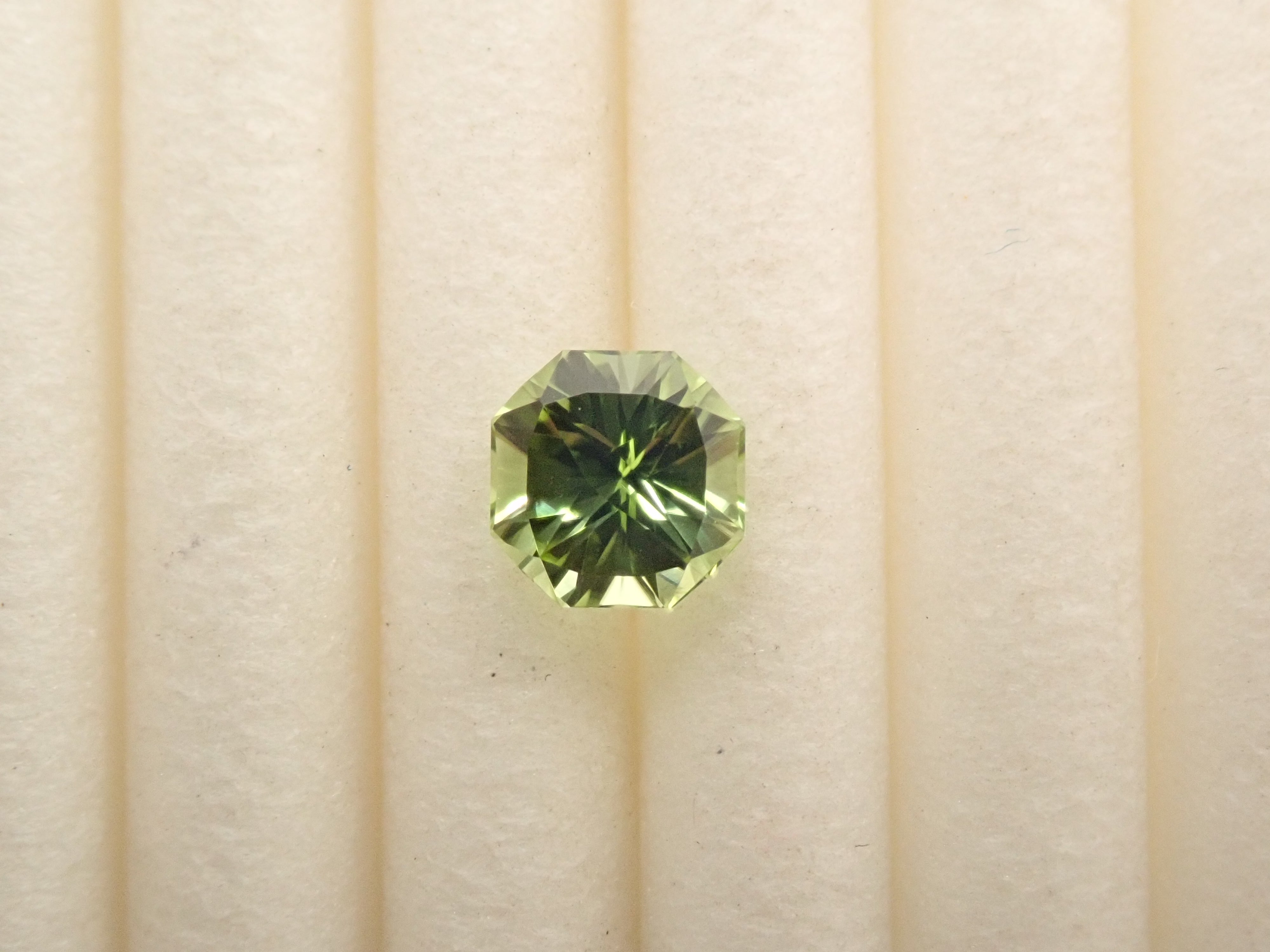【12560188掲載】アメリカ産ペリドット 0.373ctルース