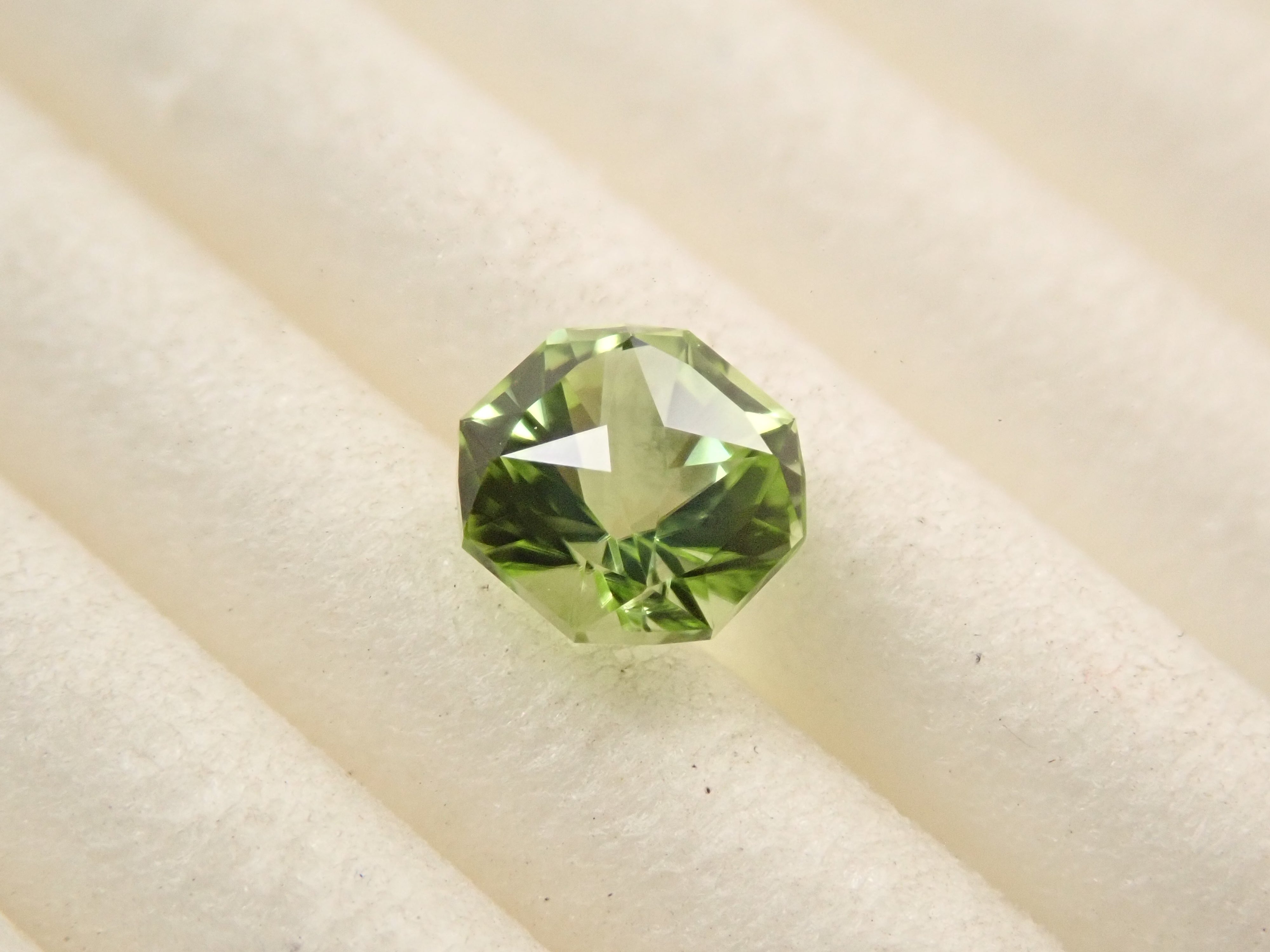 【12560188掲載】アメリカ産ペリドット 0.373ctルース